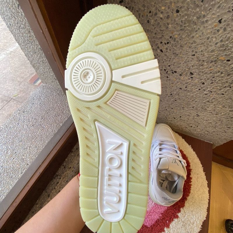 Louis Vuitton Louis Vuitton White Trainer Low-Top Sneakers - Size US 8 / IT 38 - 1 Thumbnail
