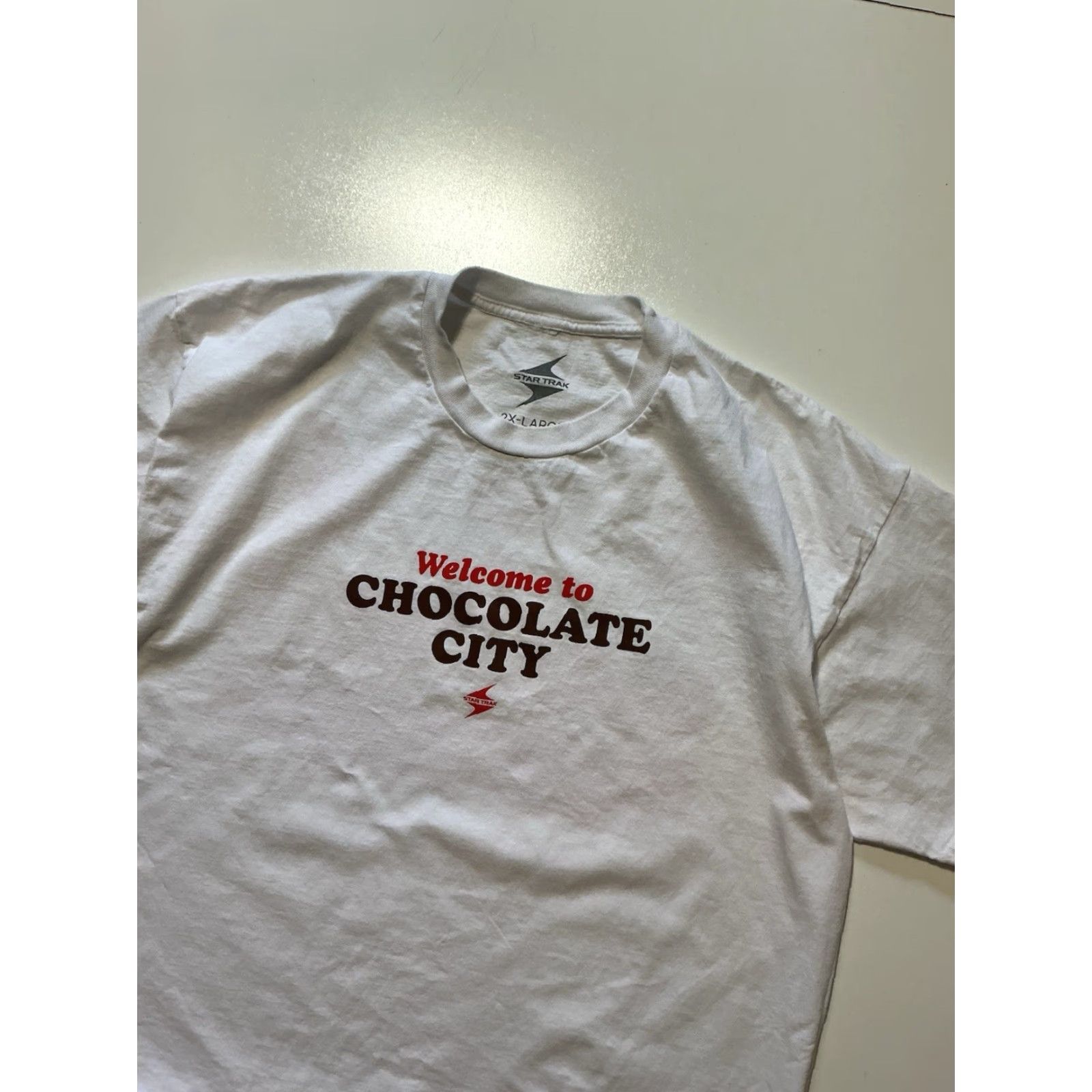 CHOCOOLATE VINTAGE Commonwealth Star Trak Welcome To Chocolate City White Graphic S/S T-Shirt 2XL Size US XXL / EU 58 / 5 - 4 Thumbnail