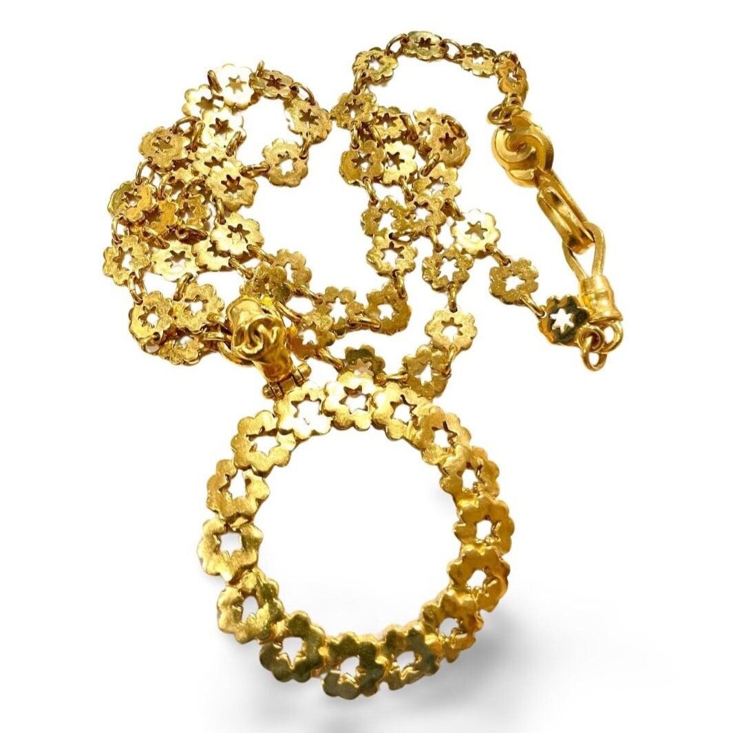 MINT. Vintage CHANEL chain necklace with loupe top
