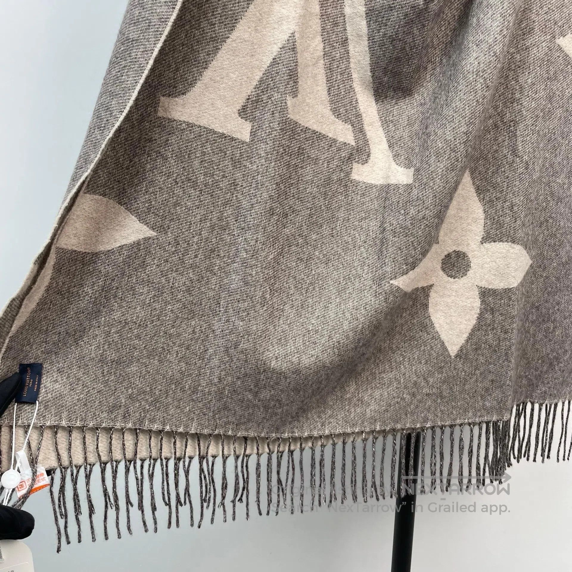 Louis Vuitton Louis Vuitton Gray mixed with ivory cashmere scarf with fr Size ONE SIZE - 6 Thumbnail