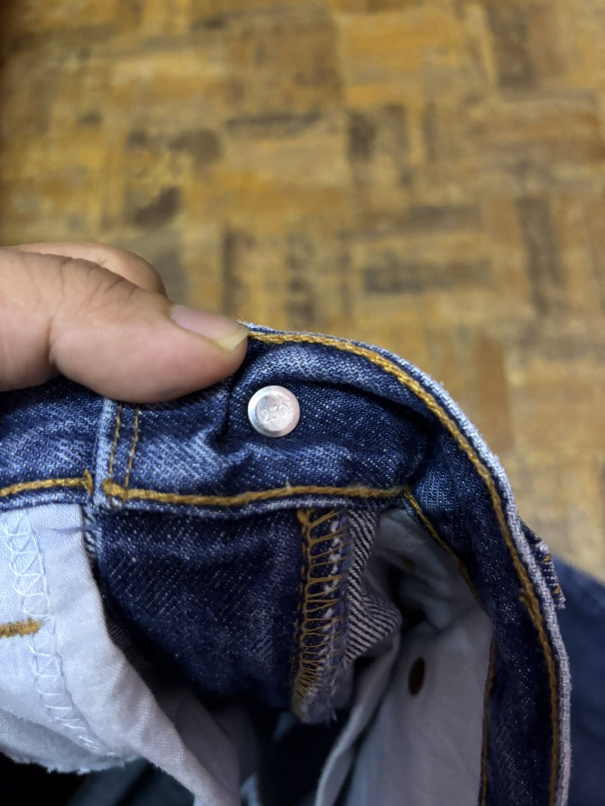 Jean × Levi's × Vintage Vintage Levis 560 Loose Fit Straight Leg (Size 28) Size US 28 / EU 44 - 10 Thumbnail
