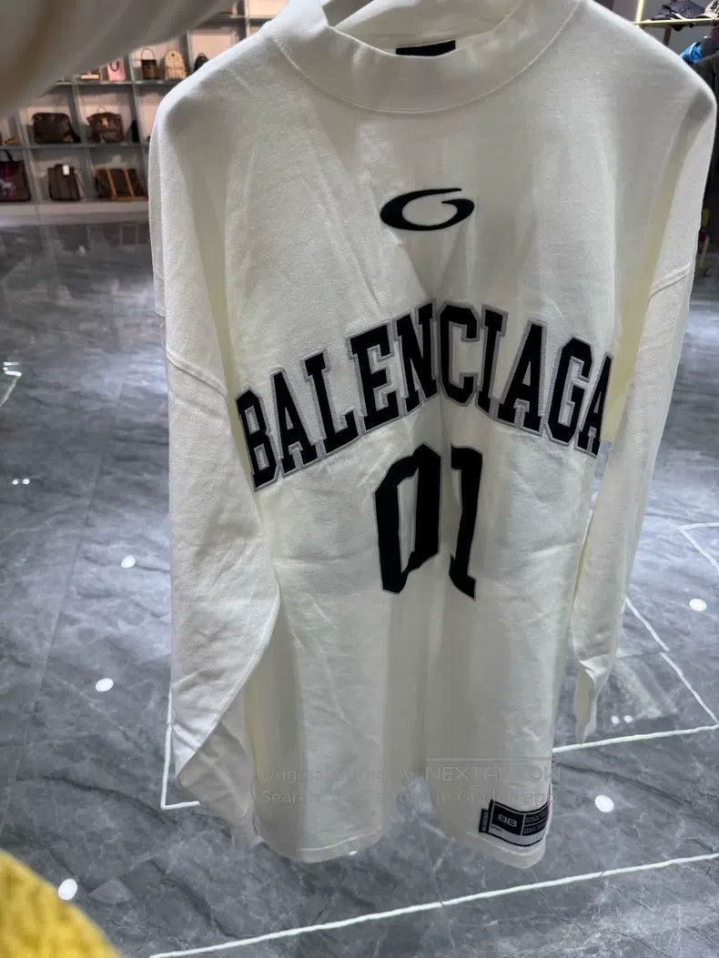 Balenciaga Balenciaga Oversized Long Sleeve T-Shirt Size US S / EU 44-46 / 1 - 1 Thumbnail