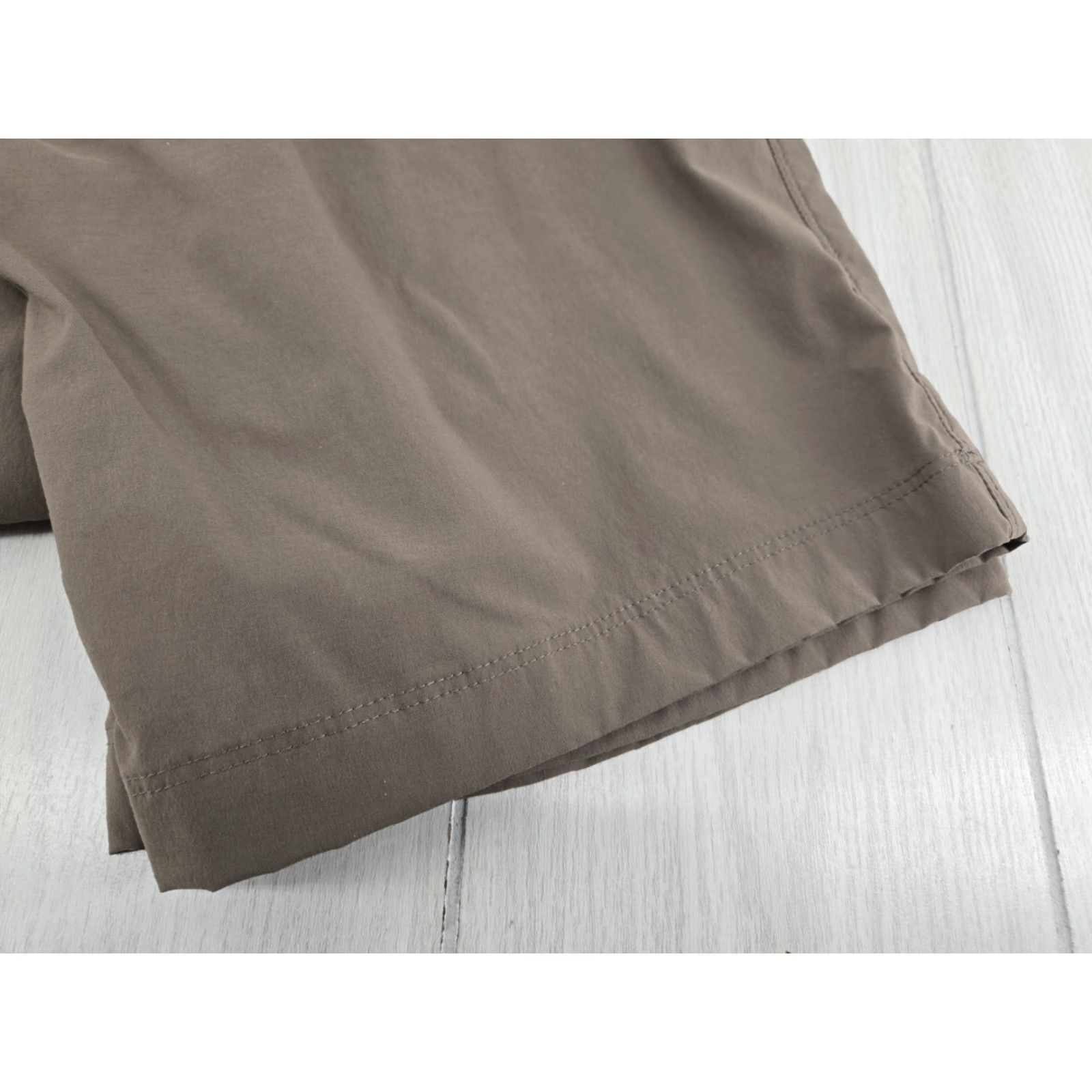 Vintage VINTAGE LL Bean Pants Mens 42x32 Gray/Brown Nylon Blend Cargo Pant Regular Men 42 Gray Cargo Pocket Leather? Size US 42 / EU 58 - 5 Thumbnail