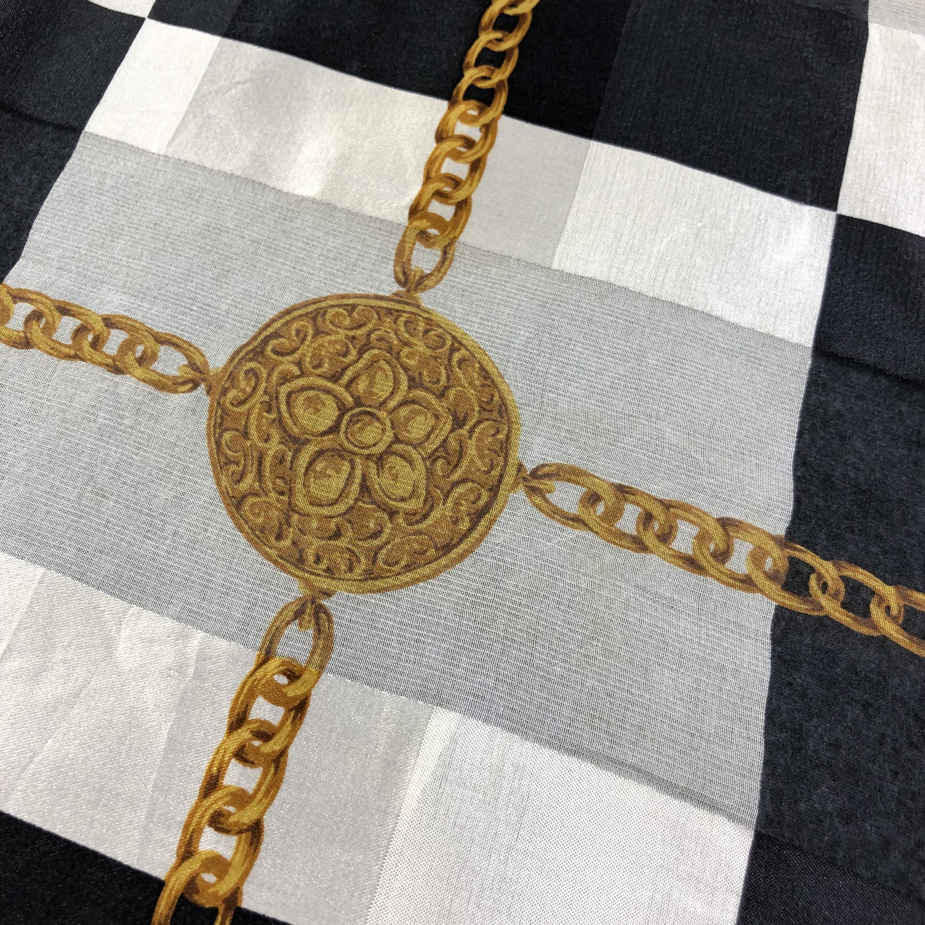 Vintage Laura Biagiotti Luxury Gold Chains Silk Scarf M632 Size ONE SIZE - 5 Thumbnail
