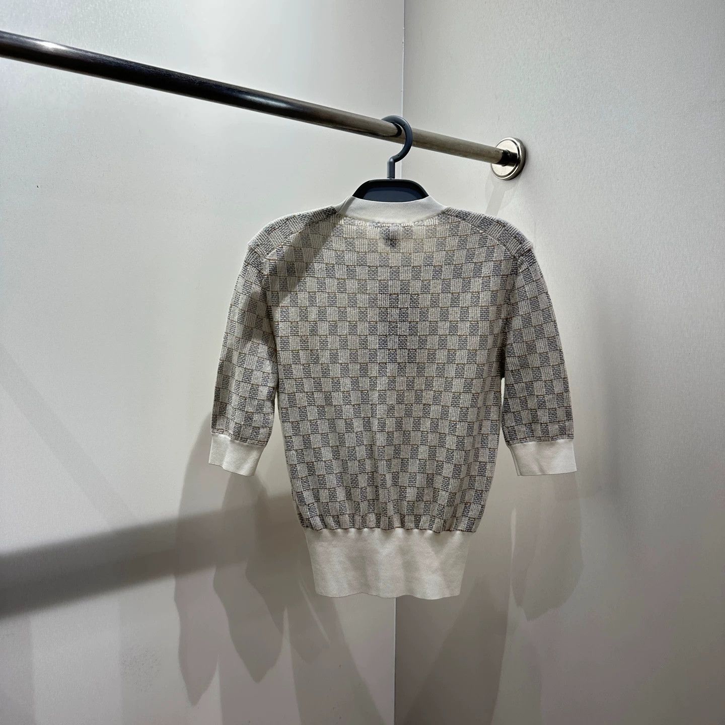 Louis Vuitton LV mar249 Damier Gold Cashmere Short-Sleeve XS Size XS / US 0-2 / IT 36-38 - 2 Thumbnail