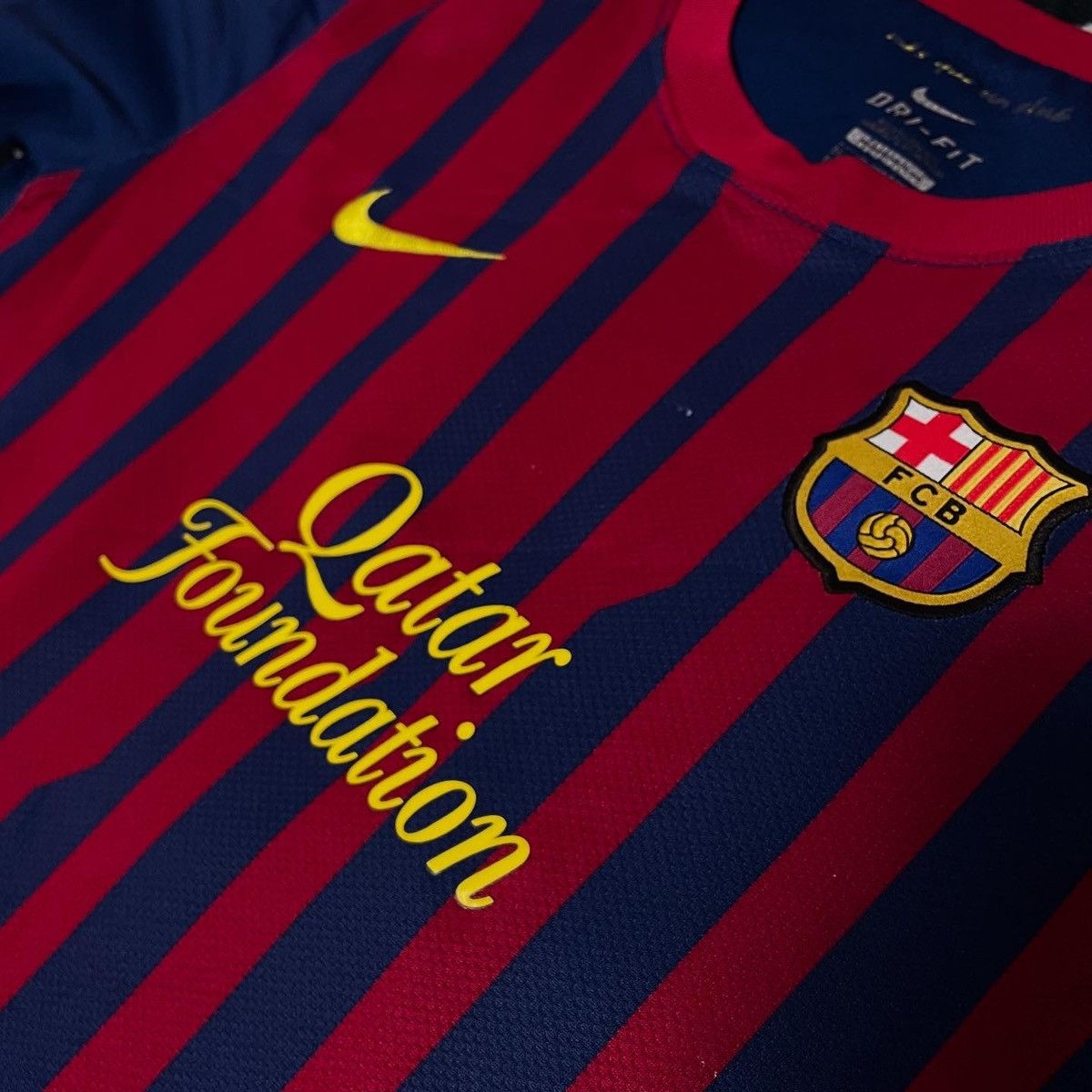 Nike BARCELONA 2011/2012 HOME FOOTBALL SOCCER SHIRT JERSEY NIKE Size US S / EU 44-46 / 1 - 4 Thumbnail