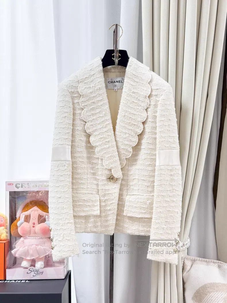 Chanel Chanel Lapel wavy tweed coat Size XXS / US 00 / IT 34 - 1 Thumbnail