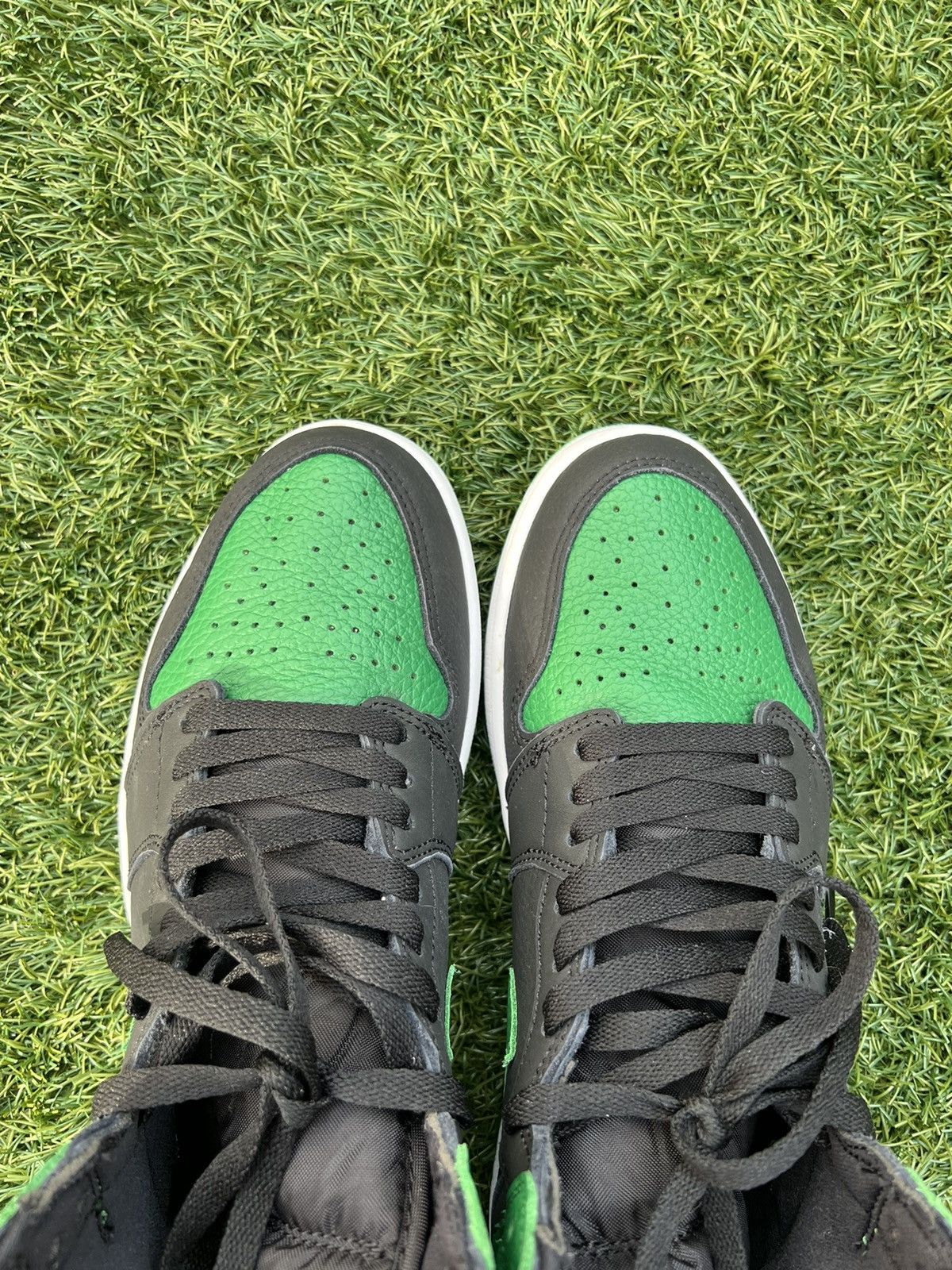 Jordan Brand Jordan 1 Retro High Pine Green Size US 10 / EU 43 - 10 Thumbnail