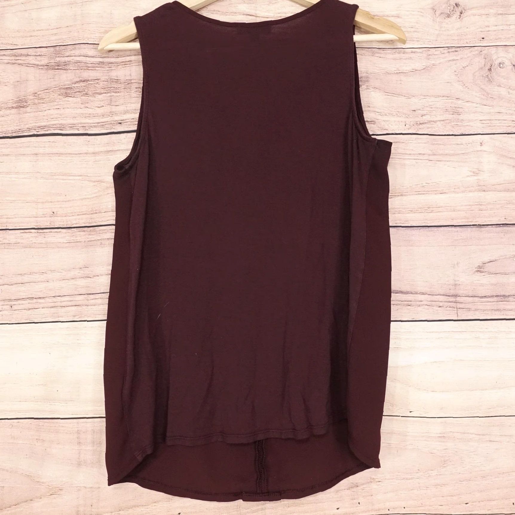 Express Express Sleeveless Blouse Womens Medium Burgundy V-Neck High Low Top Career Chic Size M / US 6-8 / IT 42-44 - 4 Thumbnail