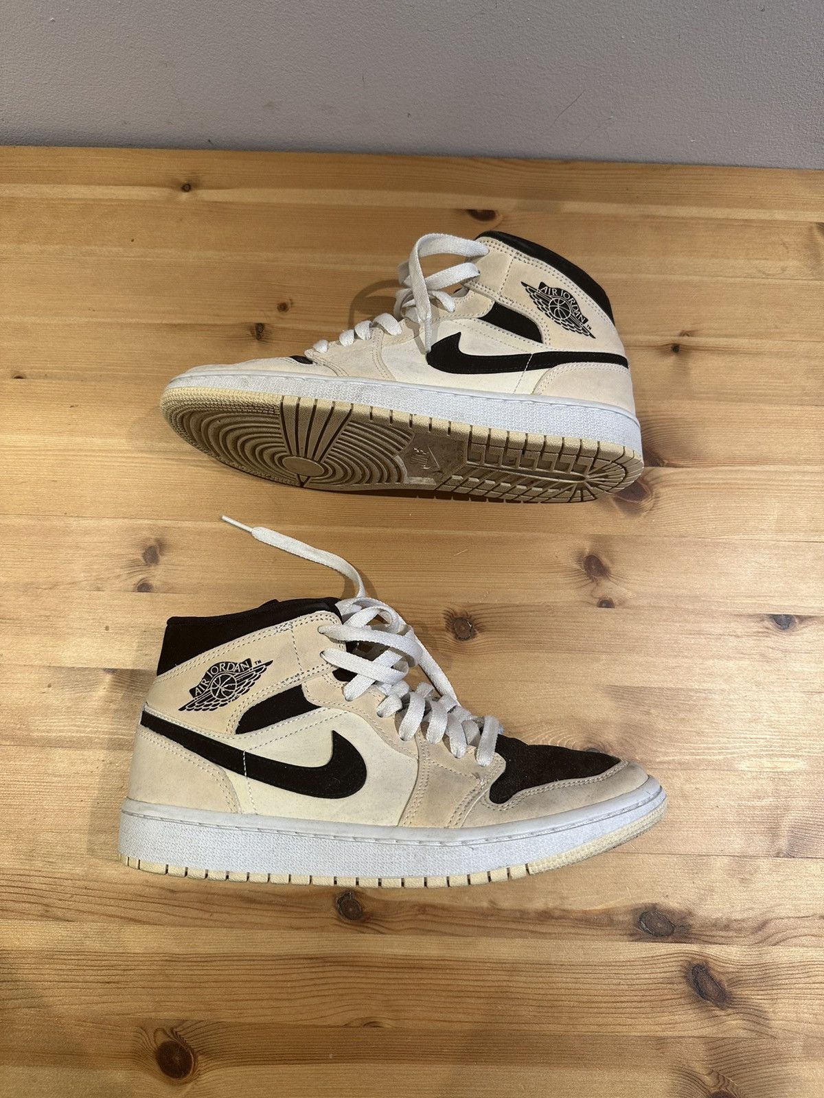 Jordan Brand × Nike Wmns Air Jordan 1 Mid 'Barely Orange' (Size 7.5) Size US 7.5 / IT 37.5 - 2 Thumbnail