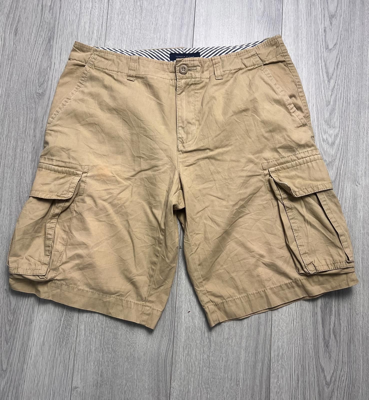 Designer Vintage Tommy Hilfiger Men’s Cargo Shorts Size US 34 / EU 50 - 1 Thumbnail