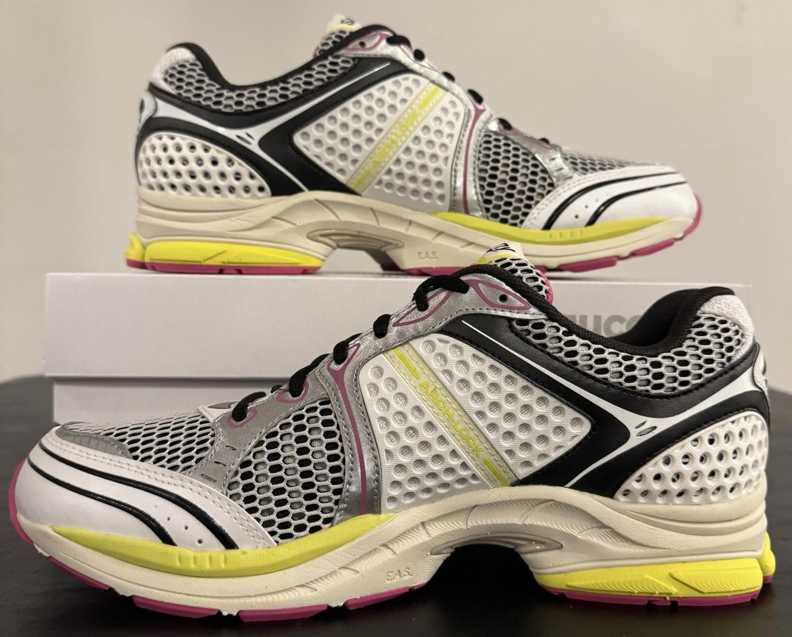 Saucony Saucony ProGrid Triumph 4 Running Shoes Men's Size 11 Size US 11 / EU 44 - 3 Thumbnail