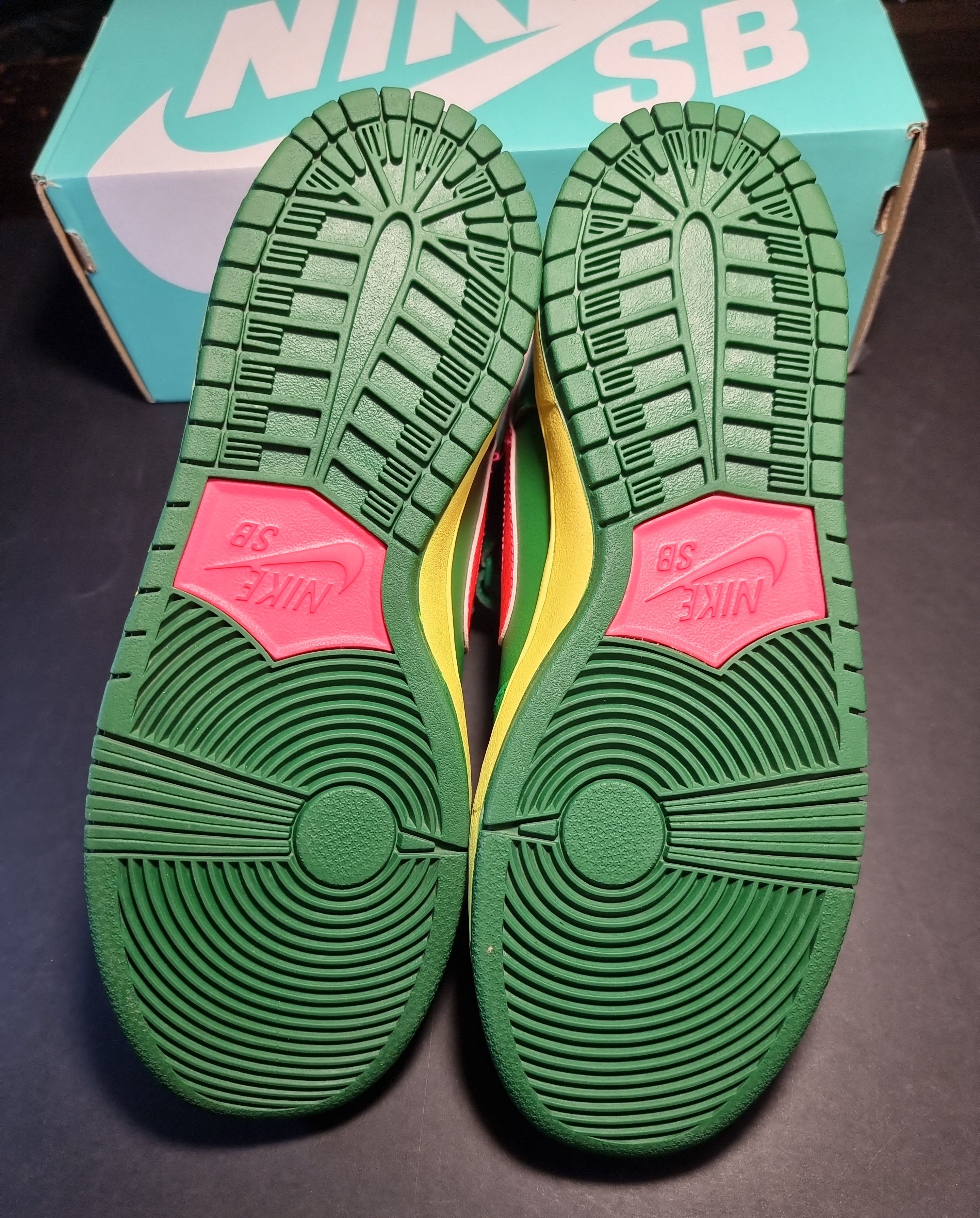 Nike SB Nike SB Dunk Mid Watermelon Size US 9.5 / EU 42-43 - 7 Thumbnail