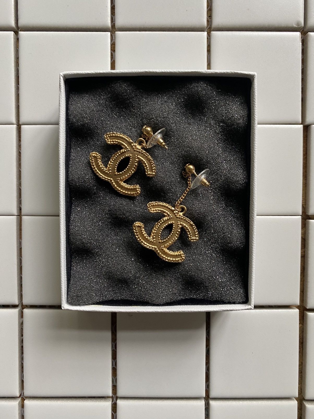 Chanel Chanel Gold Wheat Pattern Logo Drop Earrings Size ONE SIZE - 1 Thumbnail