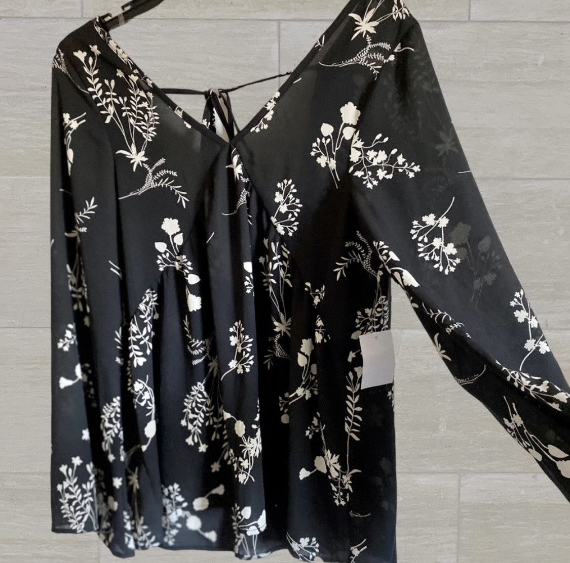 Other CHARLOTTE RUSSE OPEN BACK FLORAL BELL SLEEVE BLOUSE TOP Size S / US 4 / IT 40 - 7 Thumbnail