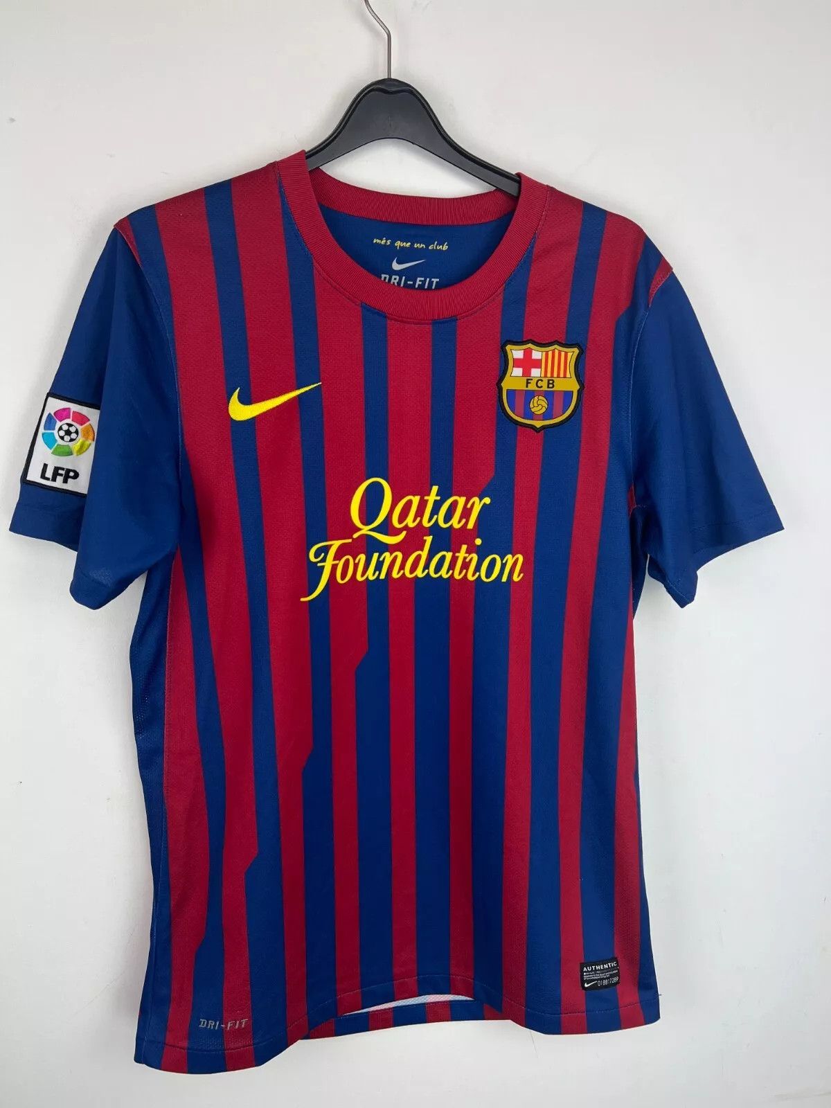 Nike FC BARCELONA 2011-12 HOME FOOTBALL SHIRT Kit SOCCER JERSEY Size US S / EU 44-46 / 1 - 1 Thumbnail