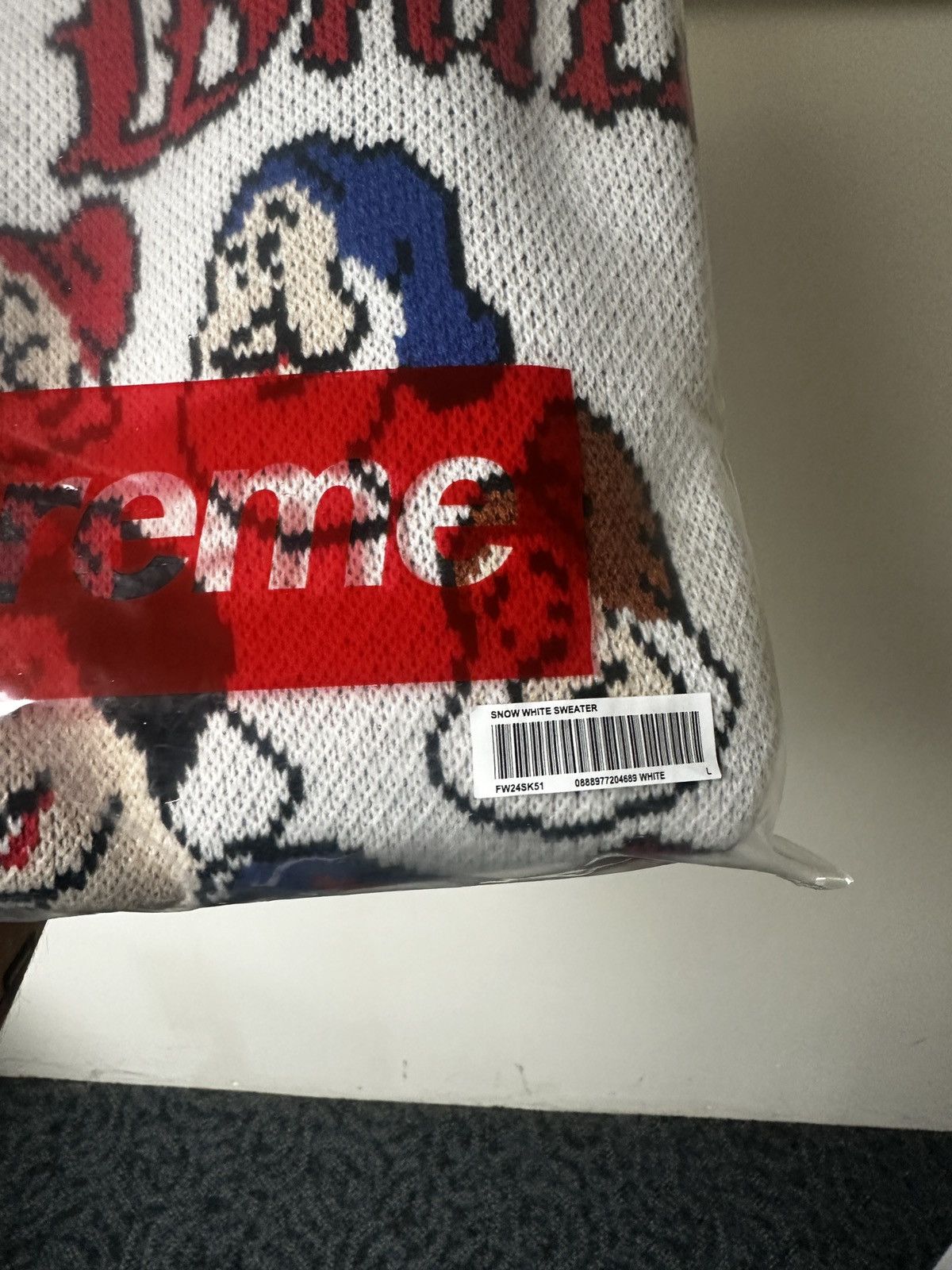 Supreme Supreme Snow White Sweater Size US L / EU 52-54 / 3 - 9 Thumbnail