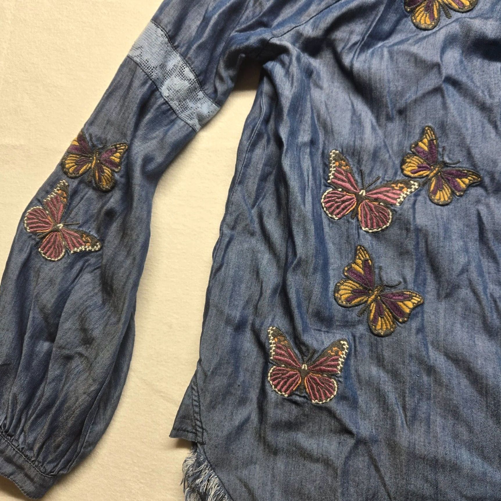 Vintage VINTAGE Standard Grace Blue Butterfly Embroidered Off the Shoulder Blouse Women Small Southwest Style Size S / US 4 / IT 40 - 2 Thumbnail