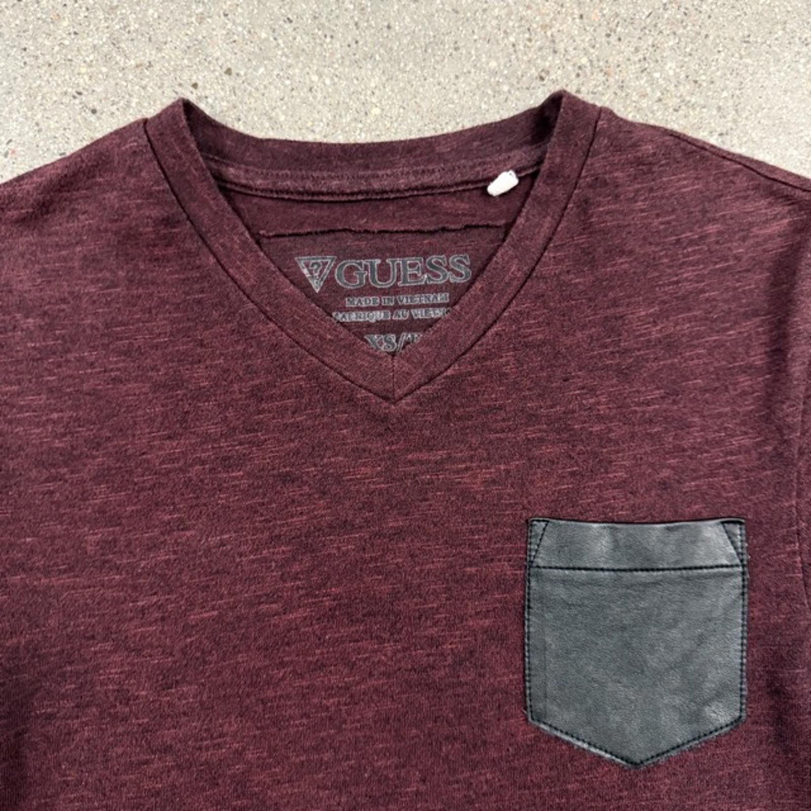 Guess GUESS Men's Burgundy V-Neck T-Shirt Faux Leather Pocket XS Size US XS / EU 42 / 0 - 2 Thumbnail