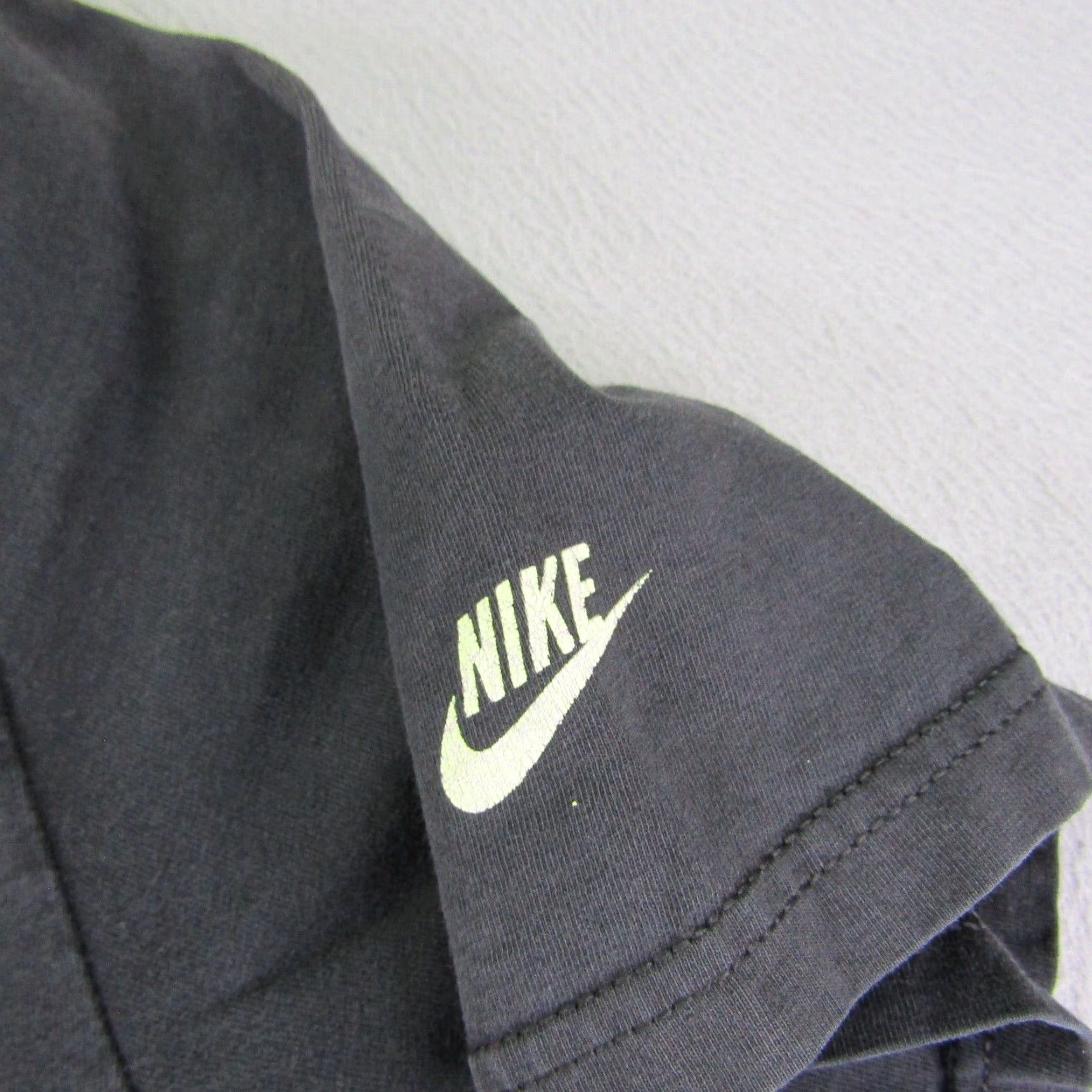 Nike Nike Shirt Mens Medium Black Air Max Lips Tongue Fangs Athletic Workout Gym Size US M / EU 48-50 / 2 - 3 Thumbnail