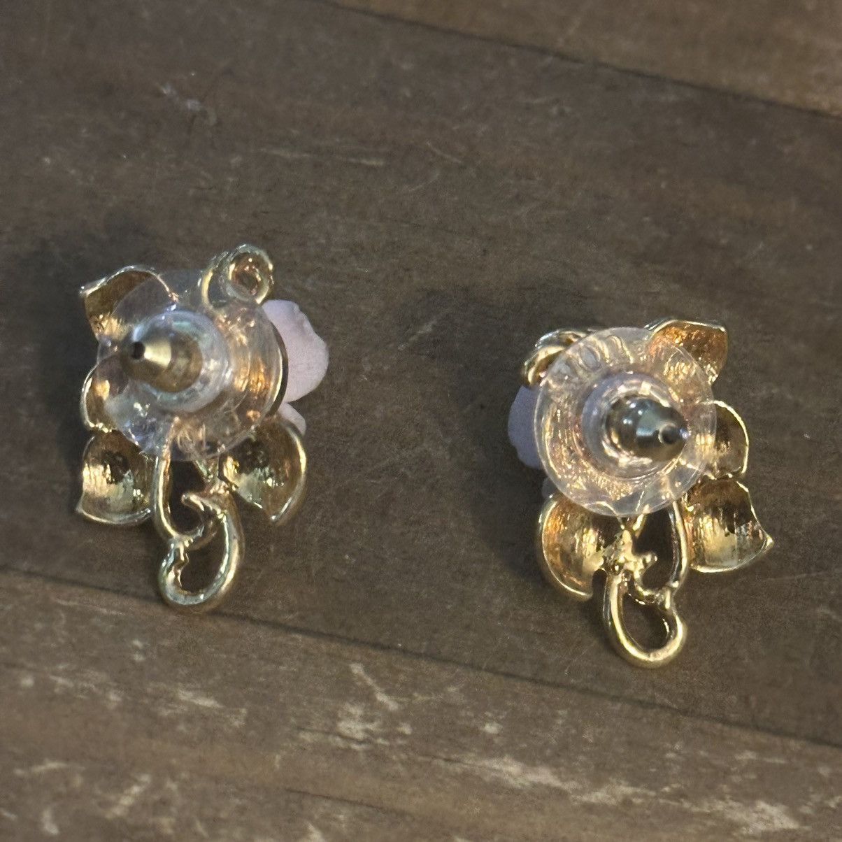 Other × Vintage Vintage 90’s Avon gold tone porcelain rose earrings Size ONE SIZE - 4 Thumbnail