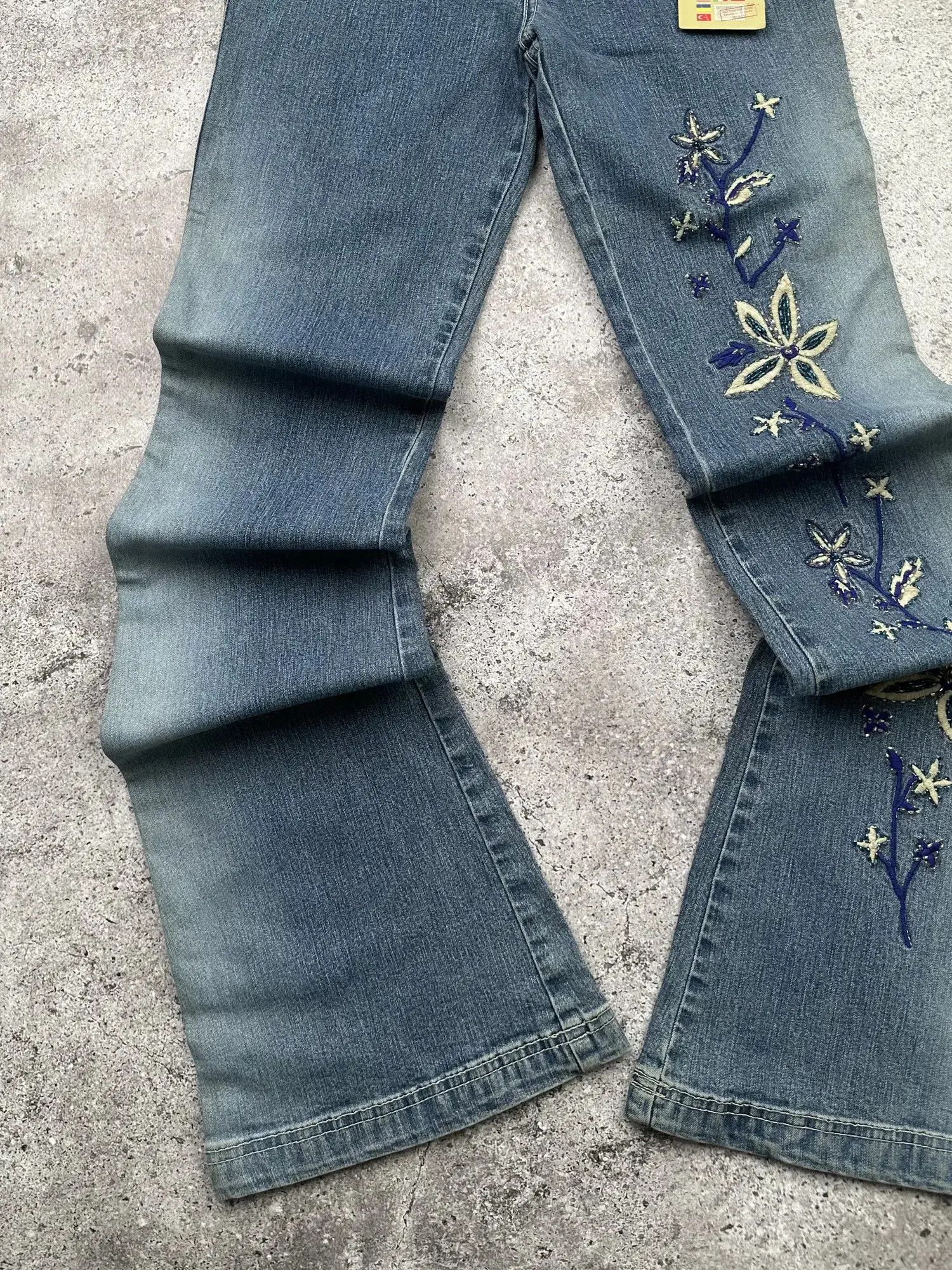 Japanese Brand Vintage Flare Embroidered Print Jeans C217(V616) Size 25" / US 0 / IT 36 - 3 Thumbnail