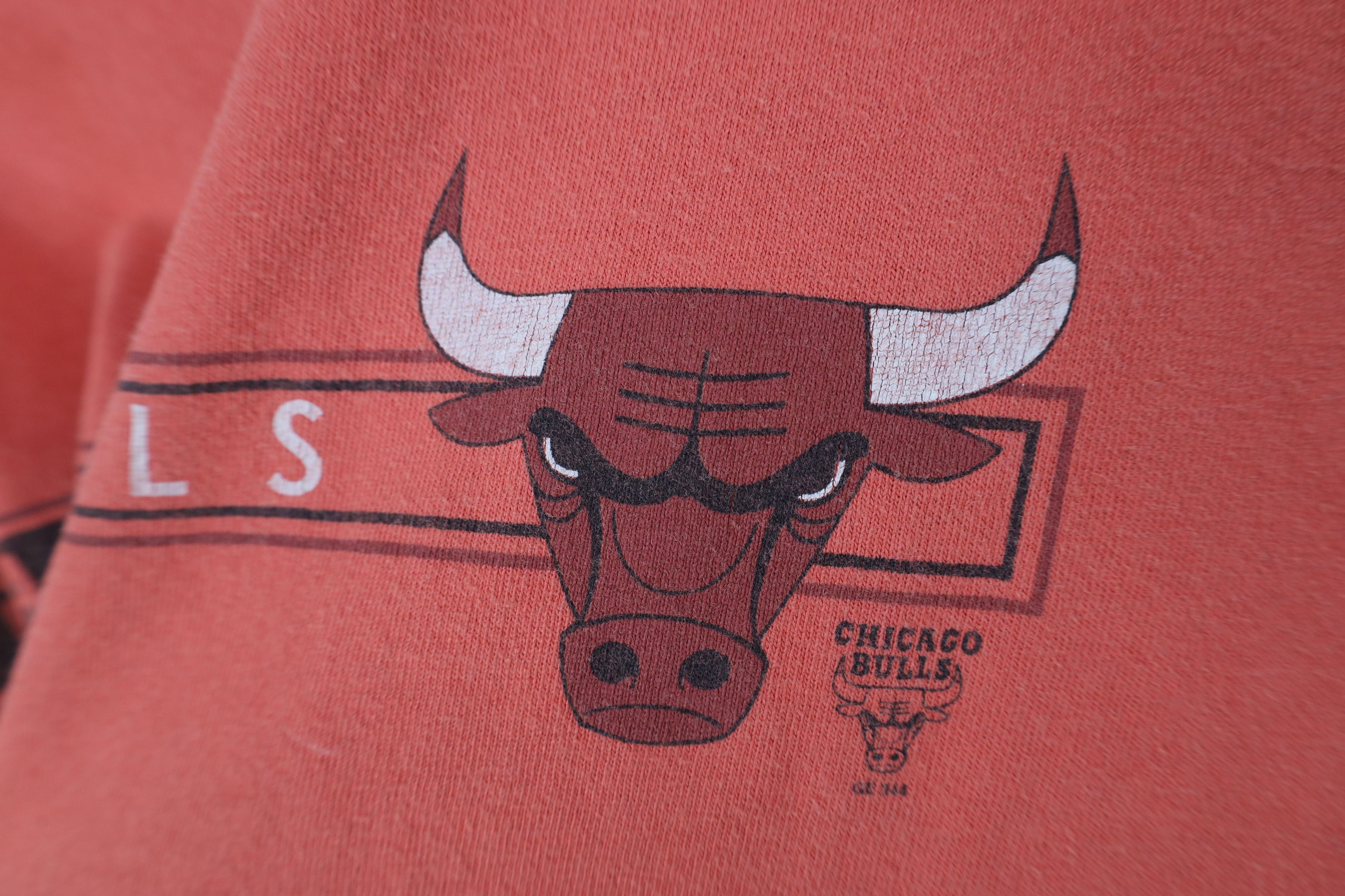 Vintage Vintage 90s Spell Chicago Bulls Basketball T-Shirt Red USA Size US XXL / EU 58 / 5 - 5 Thumbnail