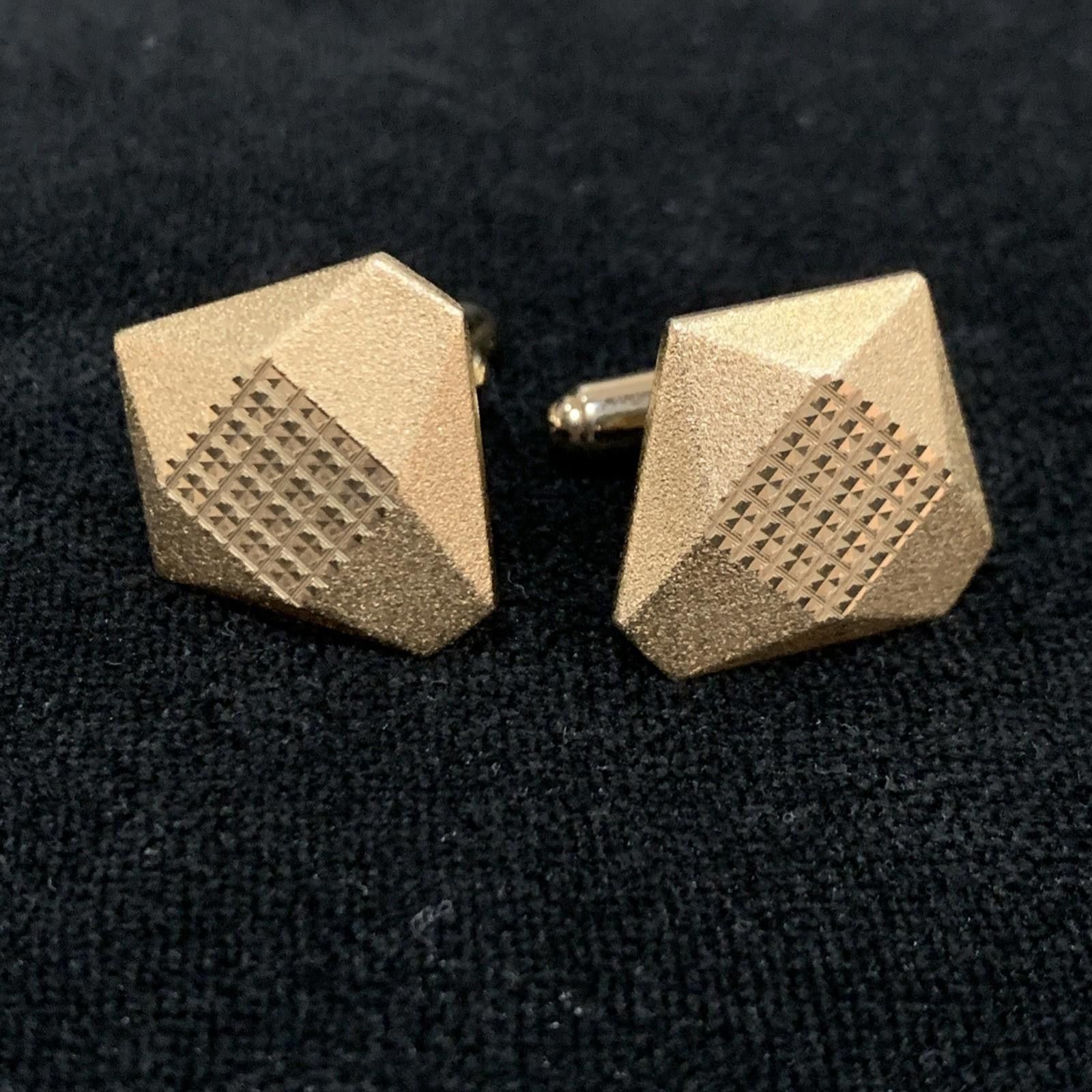The Unbranded Brand Diamond Cut Cufflinks Unisex Brushed Yellow Gold Plated EUC Size ONE SIZE - 1 Thumbnail
