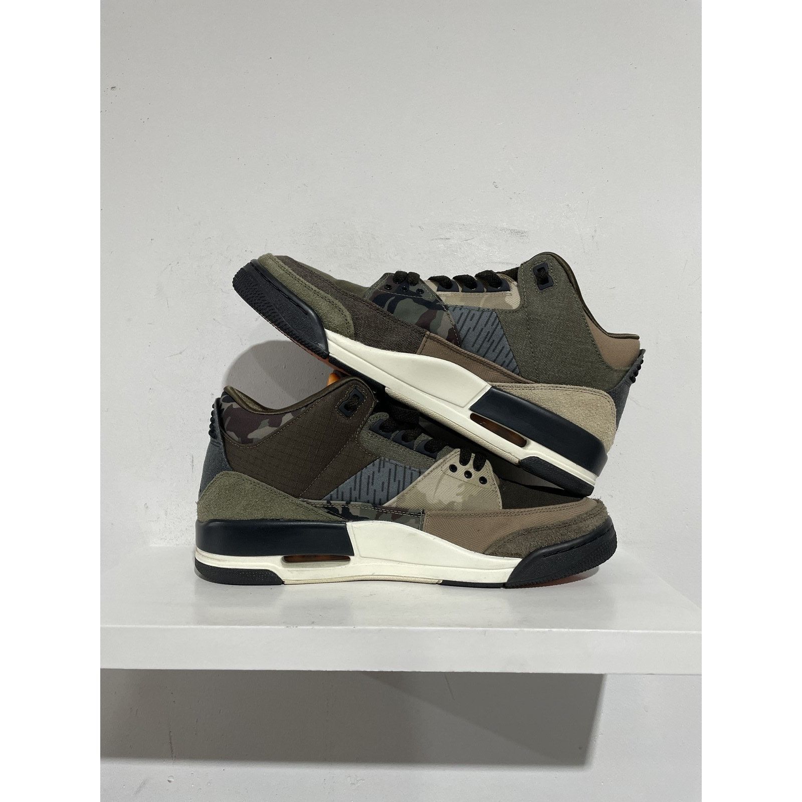 Jordan Brand JORDAN 3 CAMO SIZE 11 PREOWNED Size US 11 / EU 44 - 2 Thumbnail