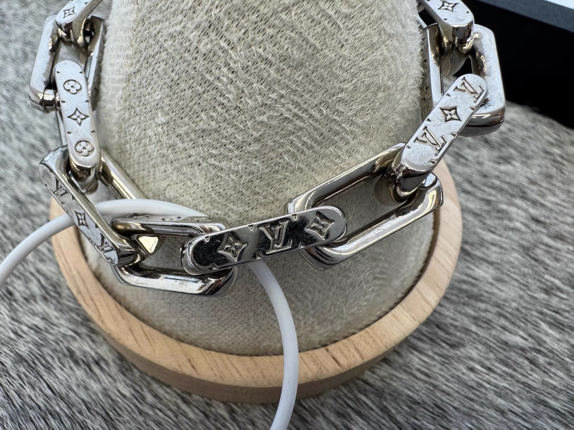 Louis Vuitton Louis Vuitton Linked Buckle Black & White Cuban Bracelet K36 Size ONE SIZE - 4 Thumbnail