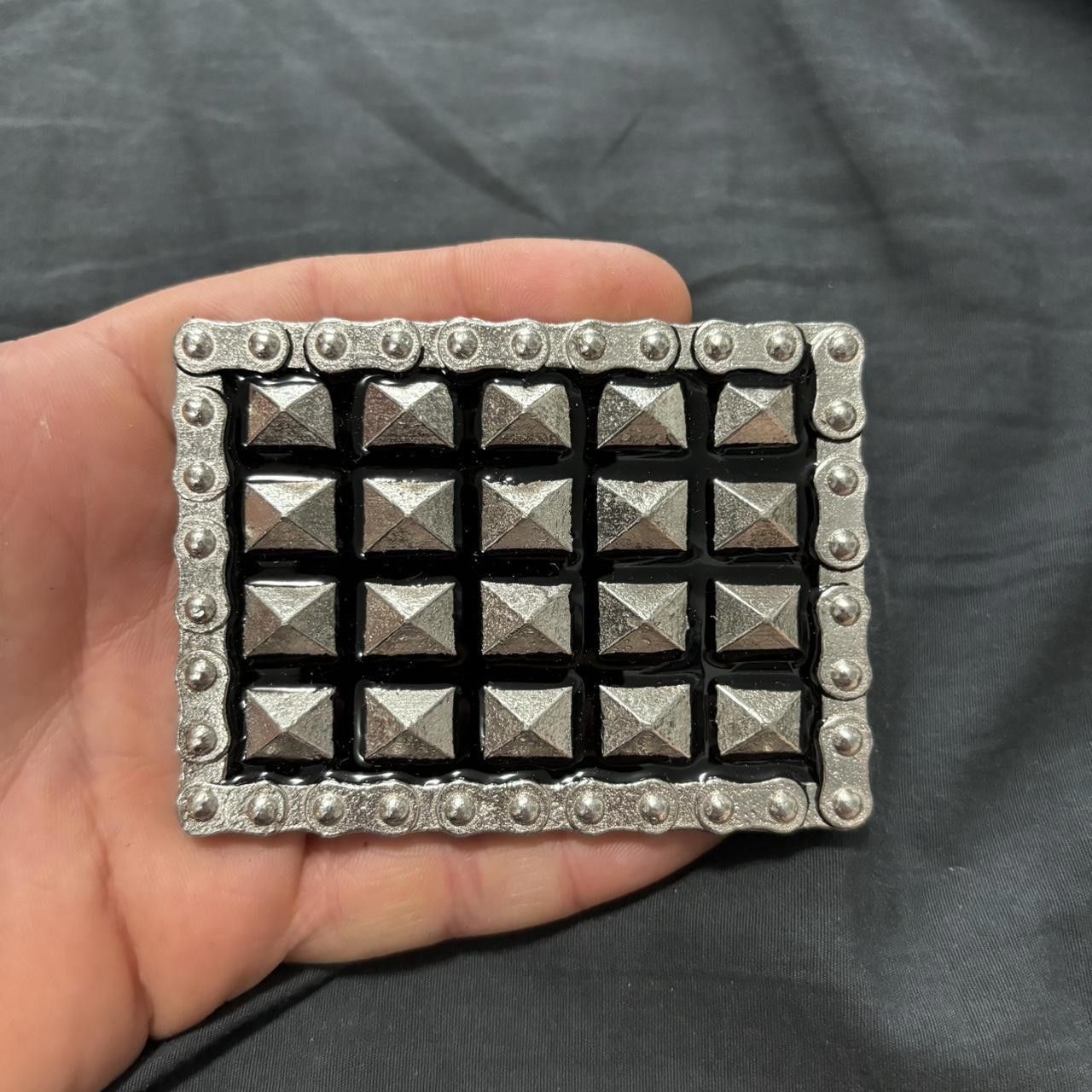 Designer vintage studded belt buckle Size ONE SIZE - 1 Thumbnail