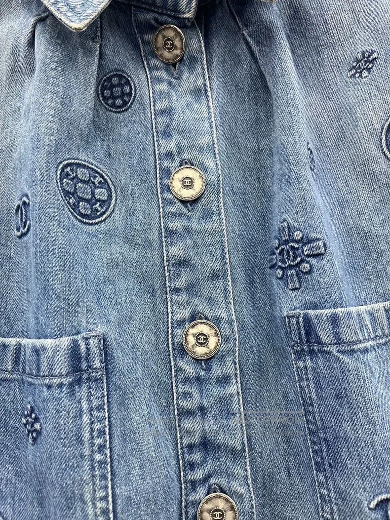 Chanel Chanel Blue camelia embossed denim jacket Size S / US 4 / IT 40 - 2 Thumbnail