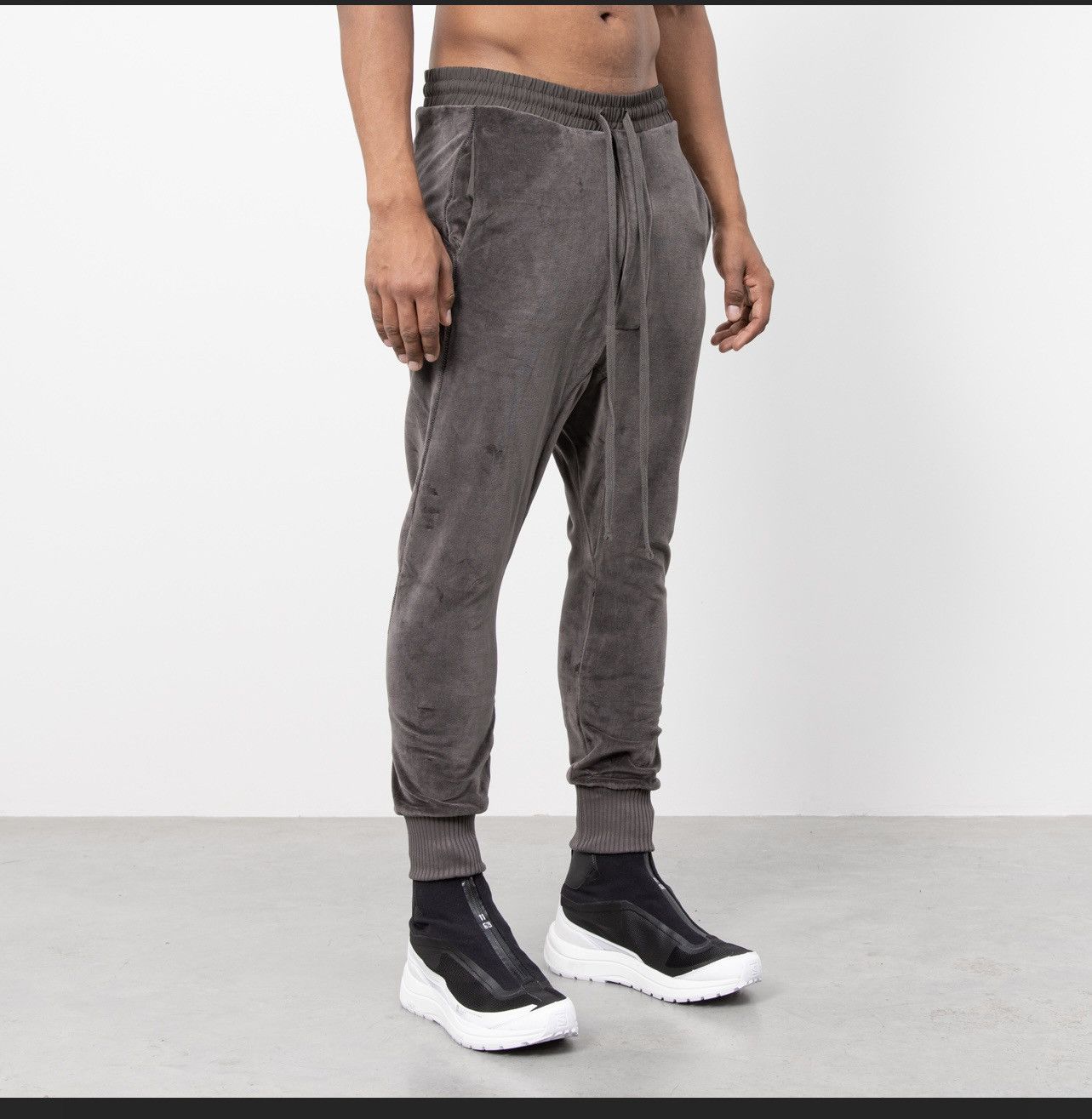 Thom Krom Thom Krom Velvet Drop Crotch Sweatpants in Taupe Size US 31 - 4 Thumbnail