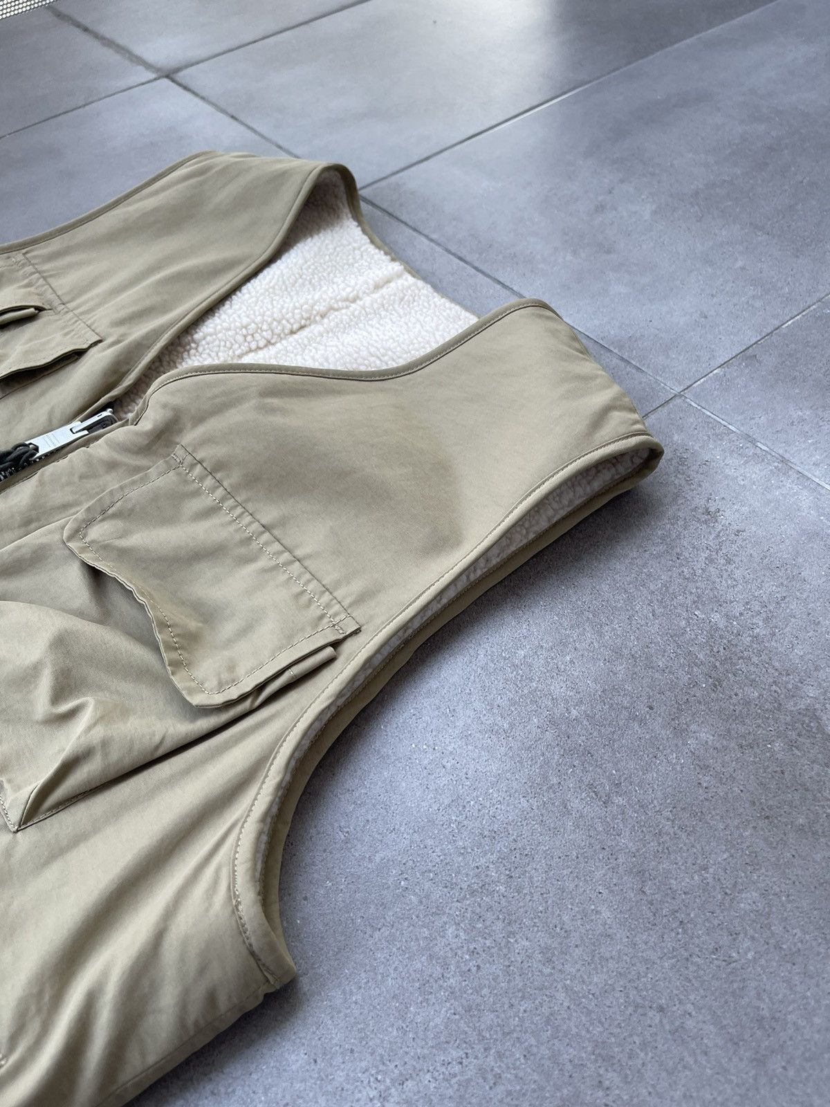 Allsaints !DS! SS23 Allsaints Vibo Reversible Technical Beige Vest Size US M / EU 48-50 / 2 - 11 Thumbnail