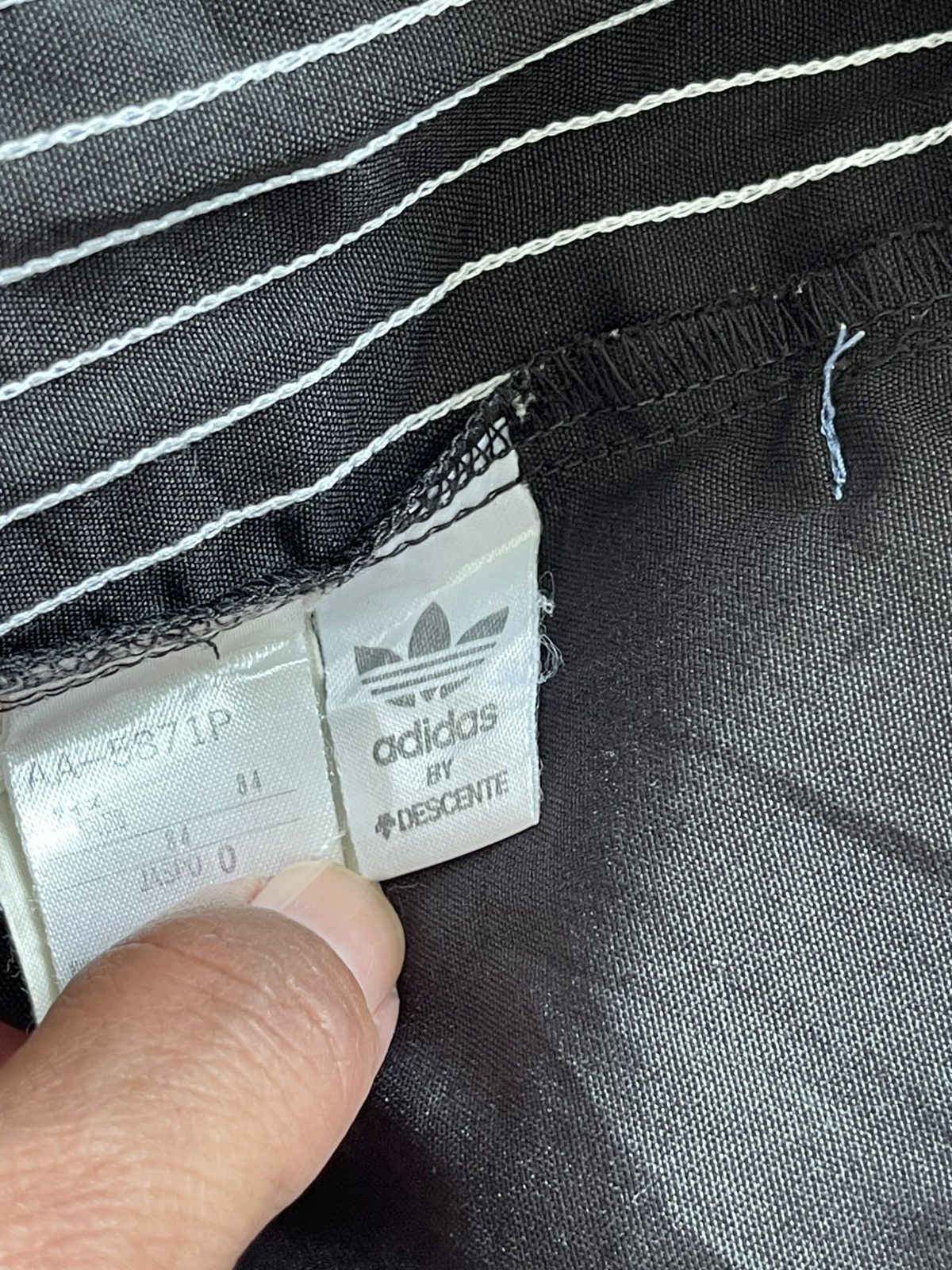 Adidas Vintage Adidas Short Size US 36 / EU 52 - 4 Thumbnail