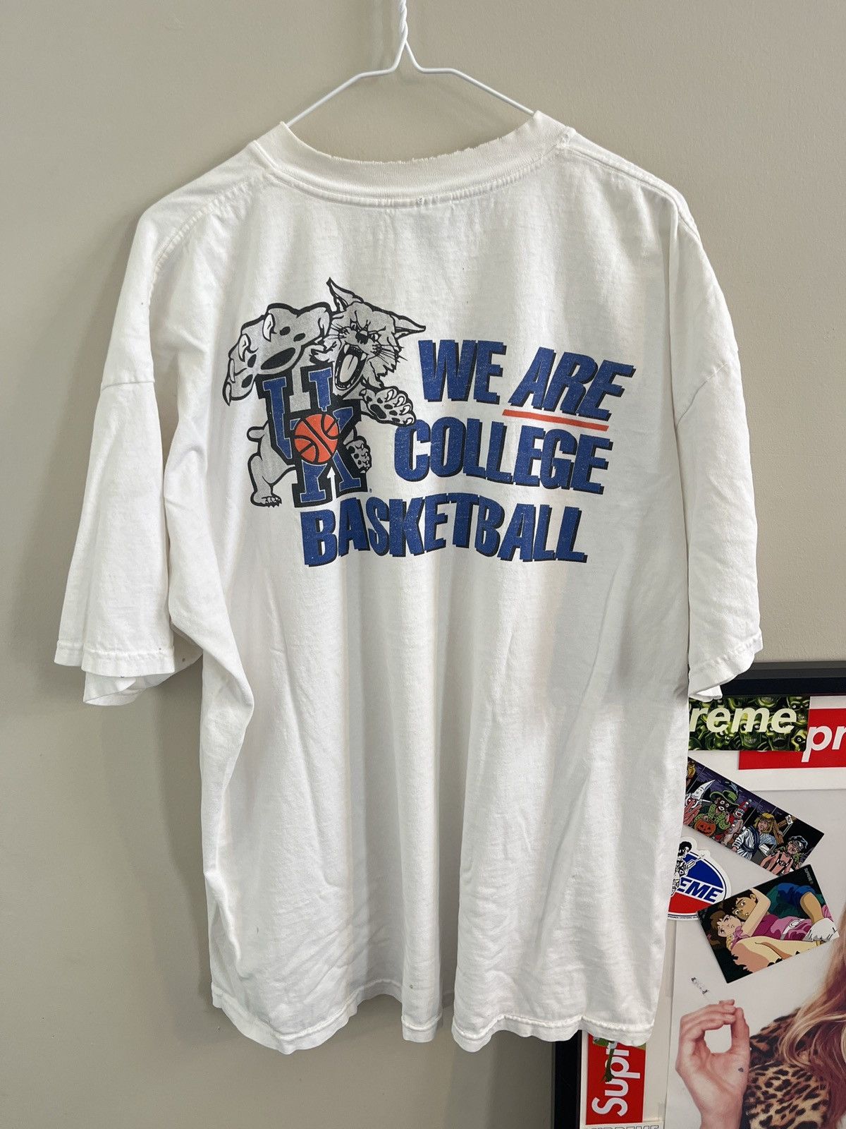 Vintage Vintage 90s Kentucky Wildcats Basketball T-shirt Size US L / EU 52-54 / 3 - 2 Thumbnail