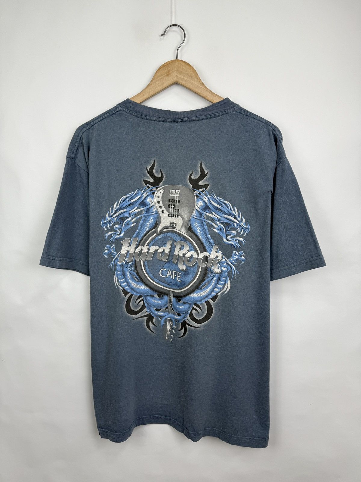 Hard Rock Cafe 🇪🇸 Vintage 90s Hard Rock Cafe Barcelona Spain T-Shirt Dragon Size US L / EU 52-54 / 3 - 3 Thumbnail