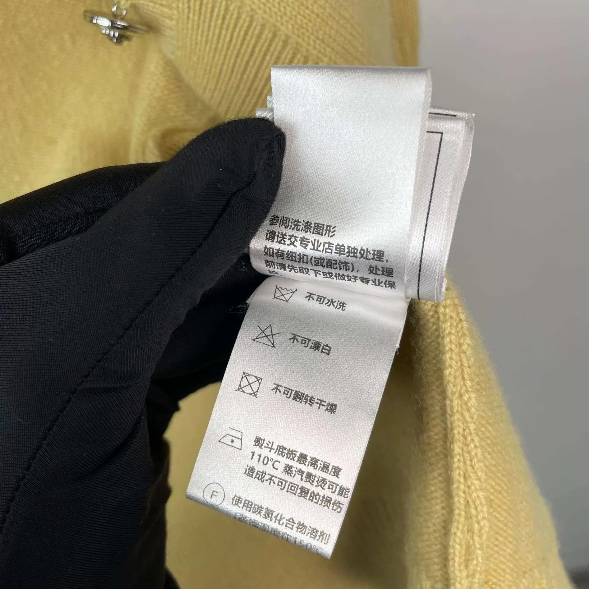 Chanel Chanel 98 New yellow 34 knit short-sleeve cardigan Size XS / US 0-2 / IT 36-38 - 8 Thumbnail