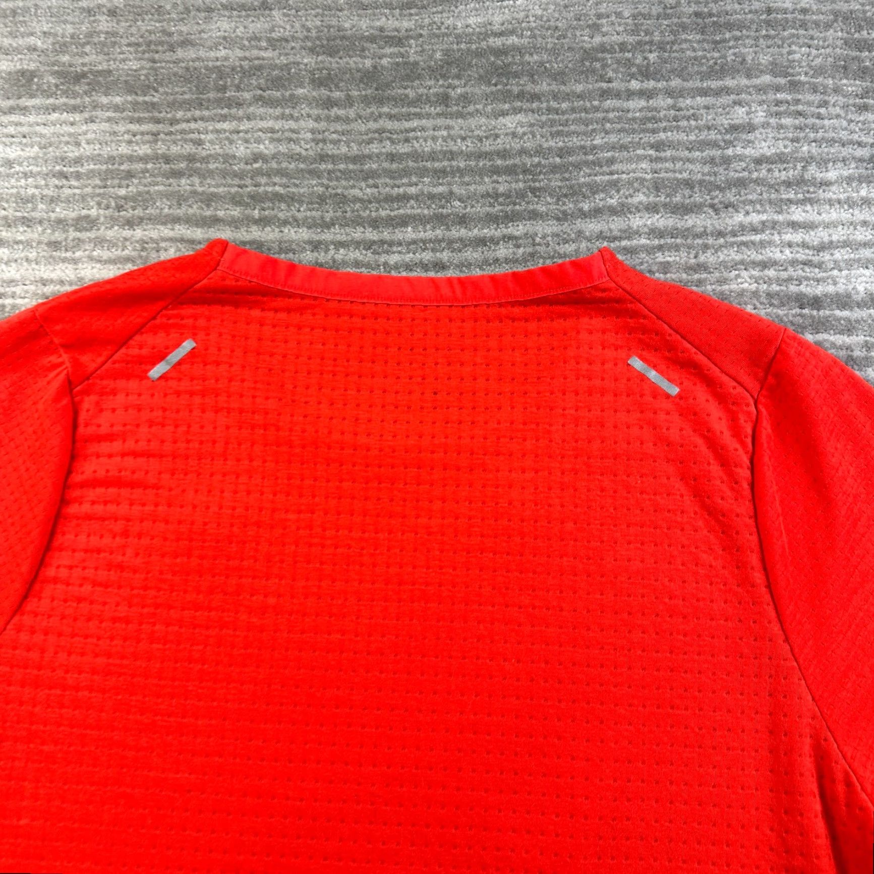 Nike Nike Shirt Mens Large Red Dri-Fit Running Marathon Gym Rise 365 Size US L / EU 52-54 / 3 - 5 Thumbnail