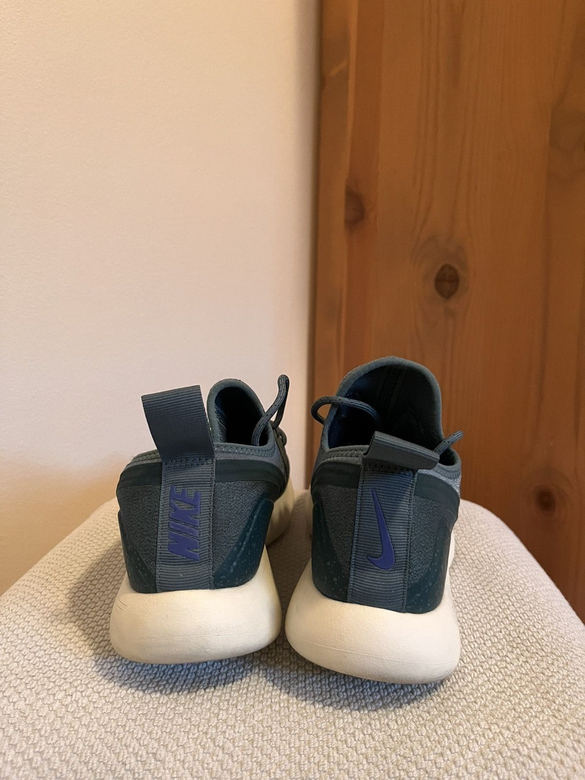 Nike nike lunarcharge essential 923619-304 Size US 9 / EU 42 - 4 Thumbnail