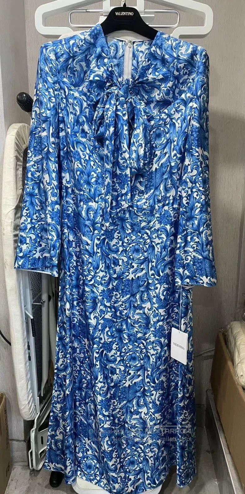 Valentino Valentino Blue and white porcelain silk dress Size L / US 10 / IT 46 - 1 Thumbnail