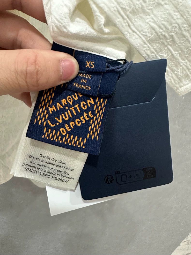 Louis Vuitton Louis Vuitton Embossed Dark Lines and Full Logo shirt Size US XS / EU 42 / 0 - 6 Thumbnail