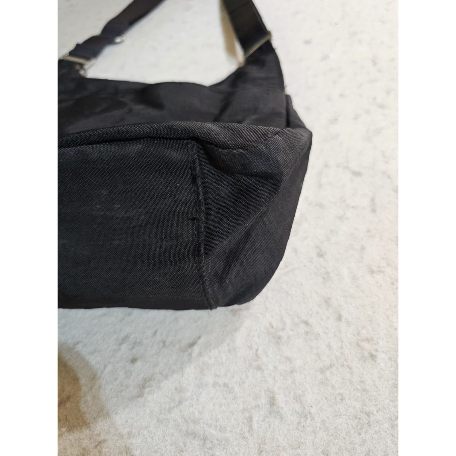 Vintage baggallini Signature Black Nylon Criss Cross Multi Pocket Crossbody Bag Purse Size ONE SIZE - 4 Thumbnail