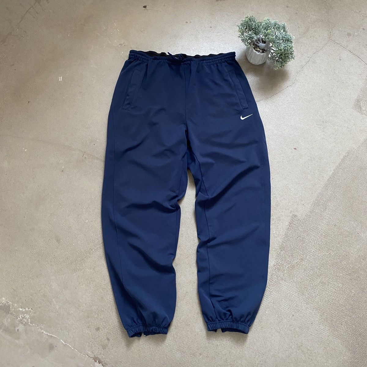 nike-streetwear-vintage-vintage-nike-baggy-track-pants-swoosh-90s