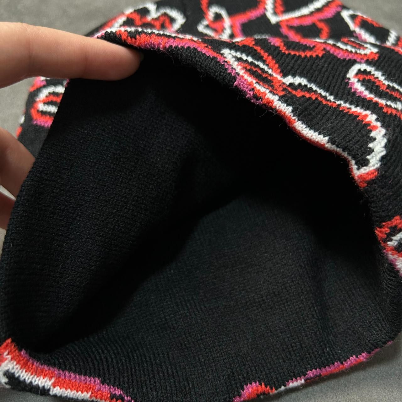 Japanese Brand Rare Heart Graphic No Cuff Knit Beanie Black Hat OS Size ONE SIZE - 2 Thumbnail