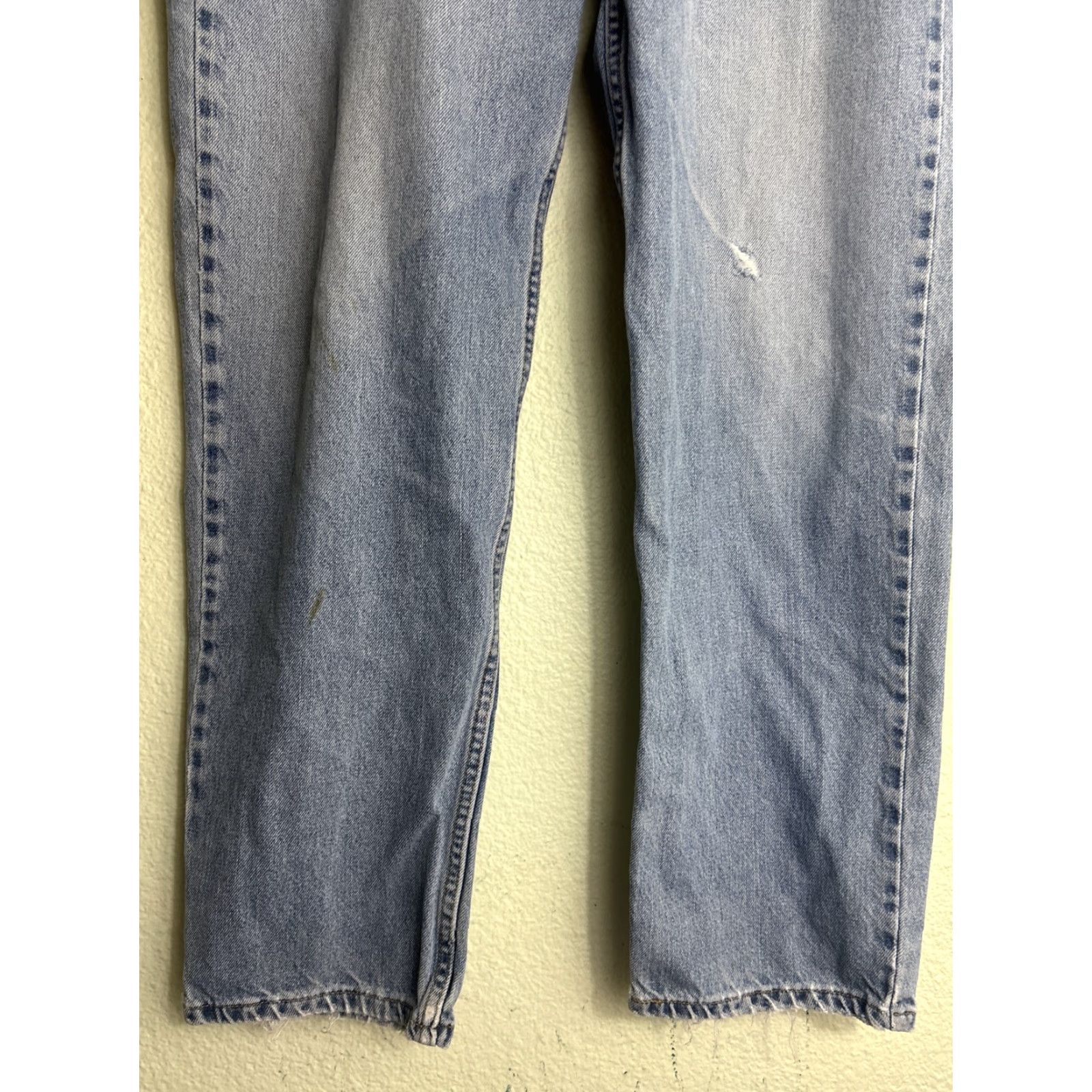 Levi's Levi’s 550 Jeans Mens Light Wash Relaxed Fit 38x32 Distressed Stains Blue Denim Straight 90s Inches? Size US 38 / EU 54 - 2 Thumbnail