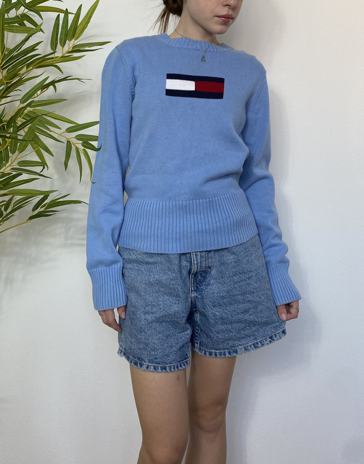 Tommy Hilfiger TOMMY HILFIGER BIG LOGO KNITTED SWEATER VNTG 2003 Size S / US 4 / IT 40 - 1 Thumbnail
