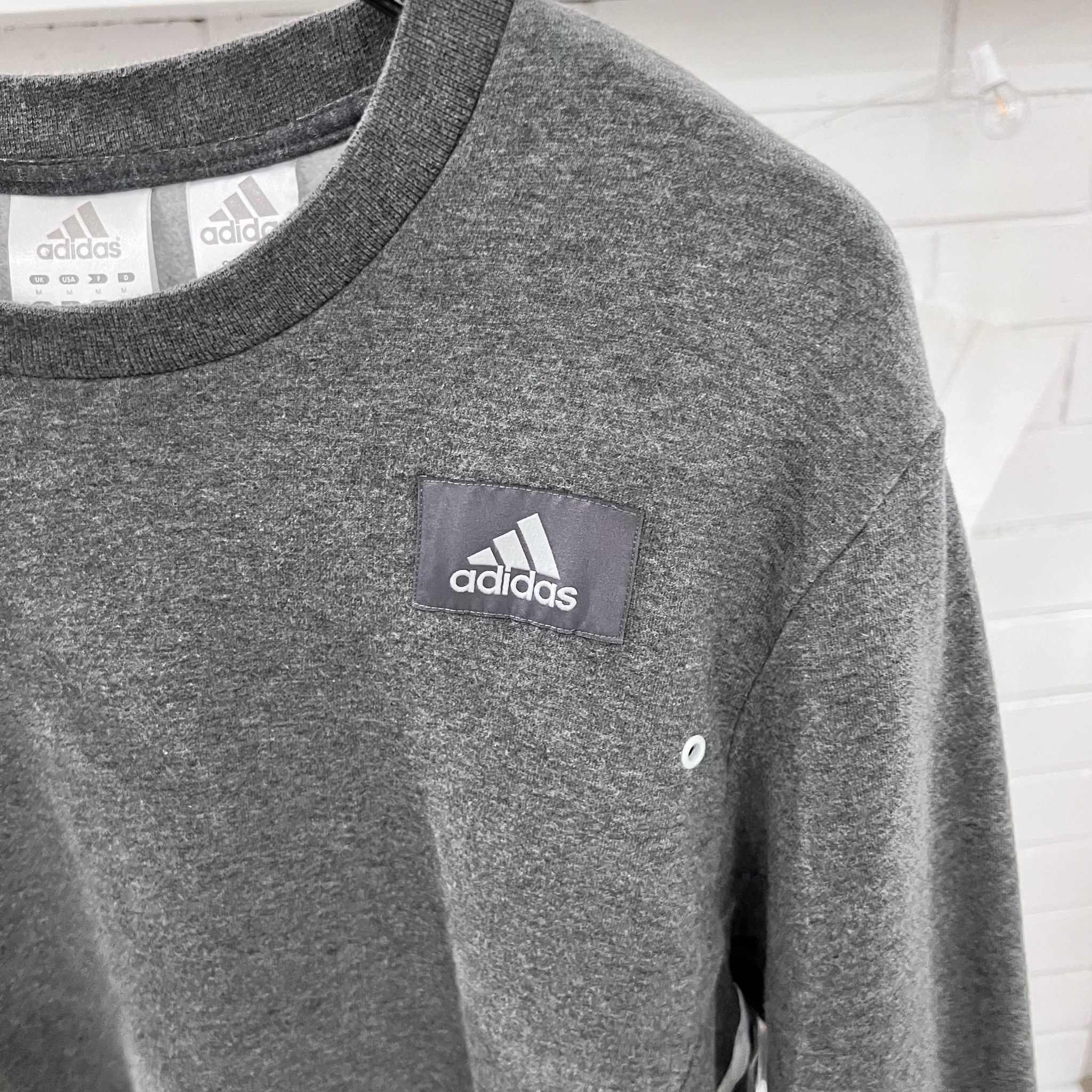 Adidas Adidas Patch Logo Front Three Stripes on Sides Body Sweater Size US M / EU 48-50 / 2 - 4 Thumbnail