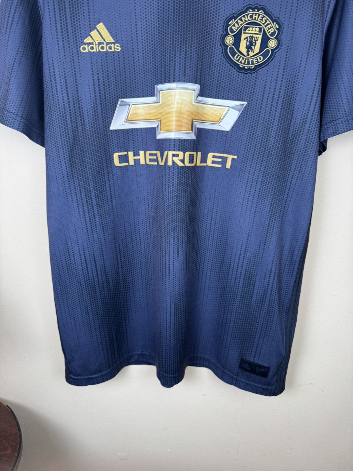 Adidas MANCHESTER UNITED THIRD FOOTBALL SHIRT 2018/2019 SOCCER L Size US XL / EU 56 / 4 - 8 Thumbnail