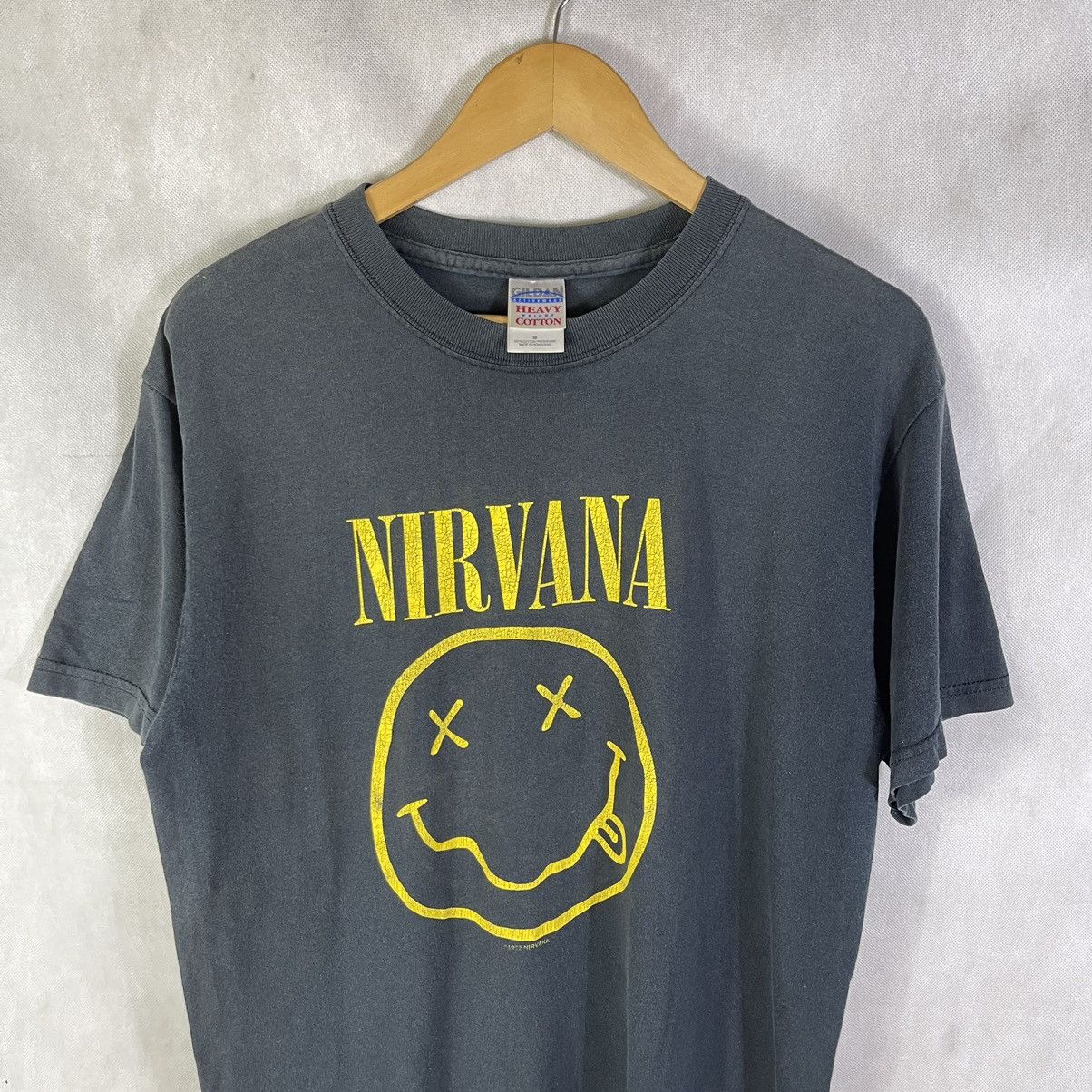 Band Tees Vintage 1992 Nirvana Smiley Fades Tshirt Size US M / EU 48-50 / 2 - 3 Thumbnail